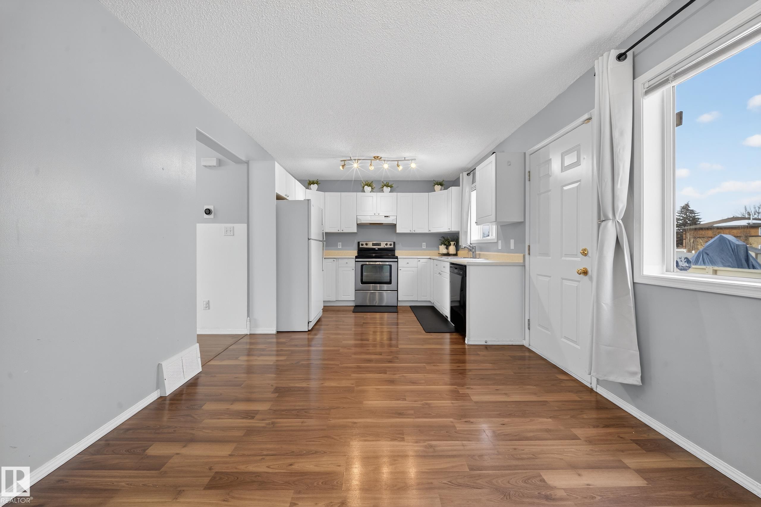 Photo 26 at 207 River point(e) NW, Kernohan, Edmonton