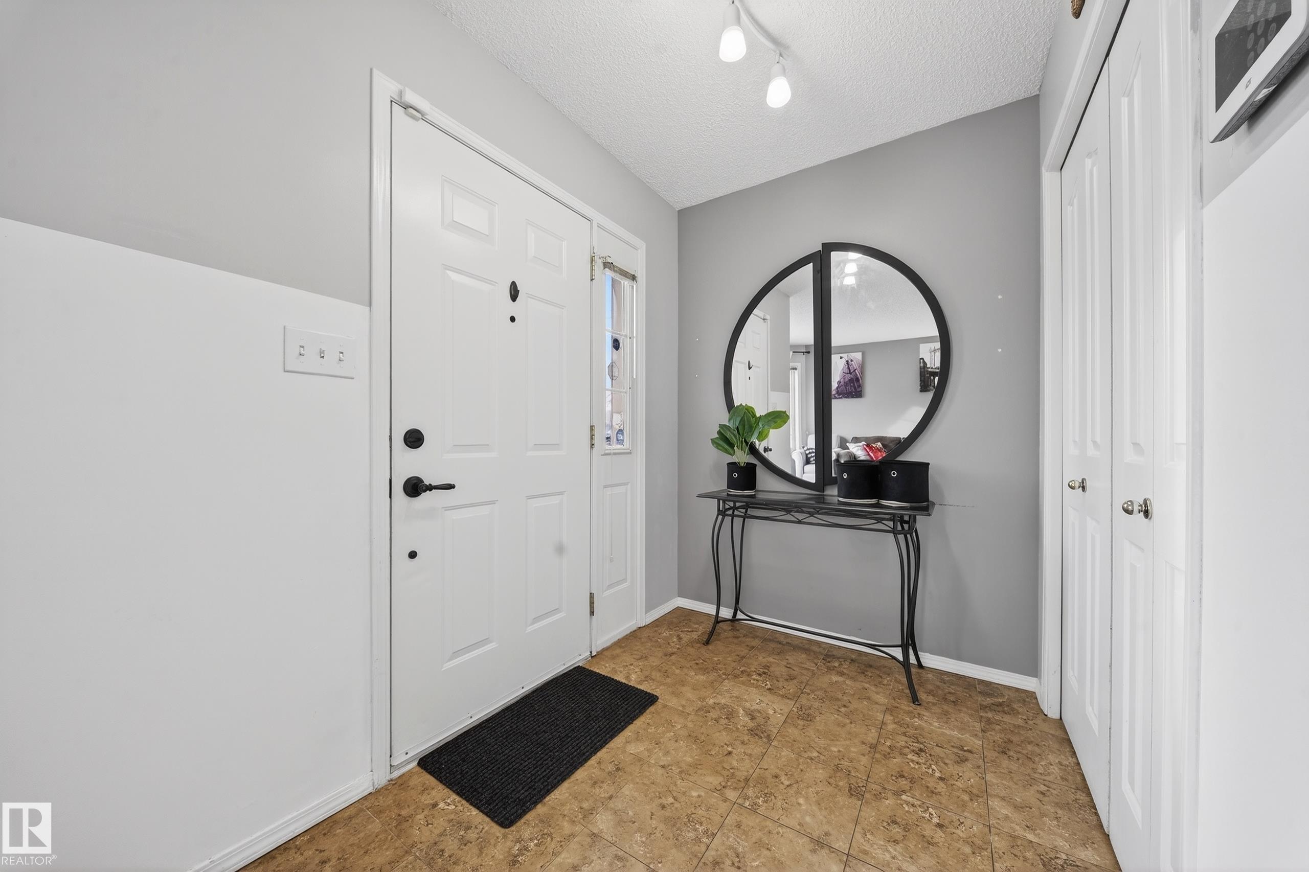 Photo 5 at 207 River point(e) NW, Kernohan, Edmonton