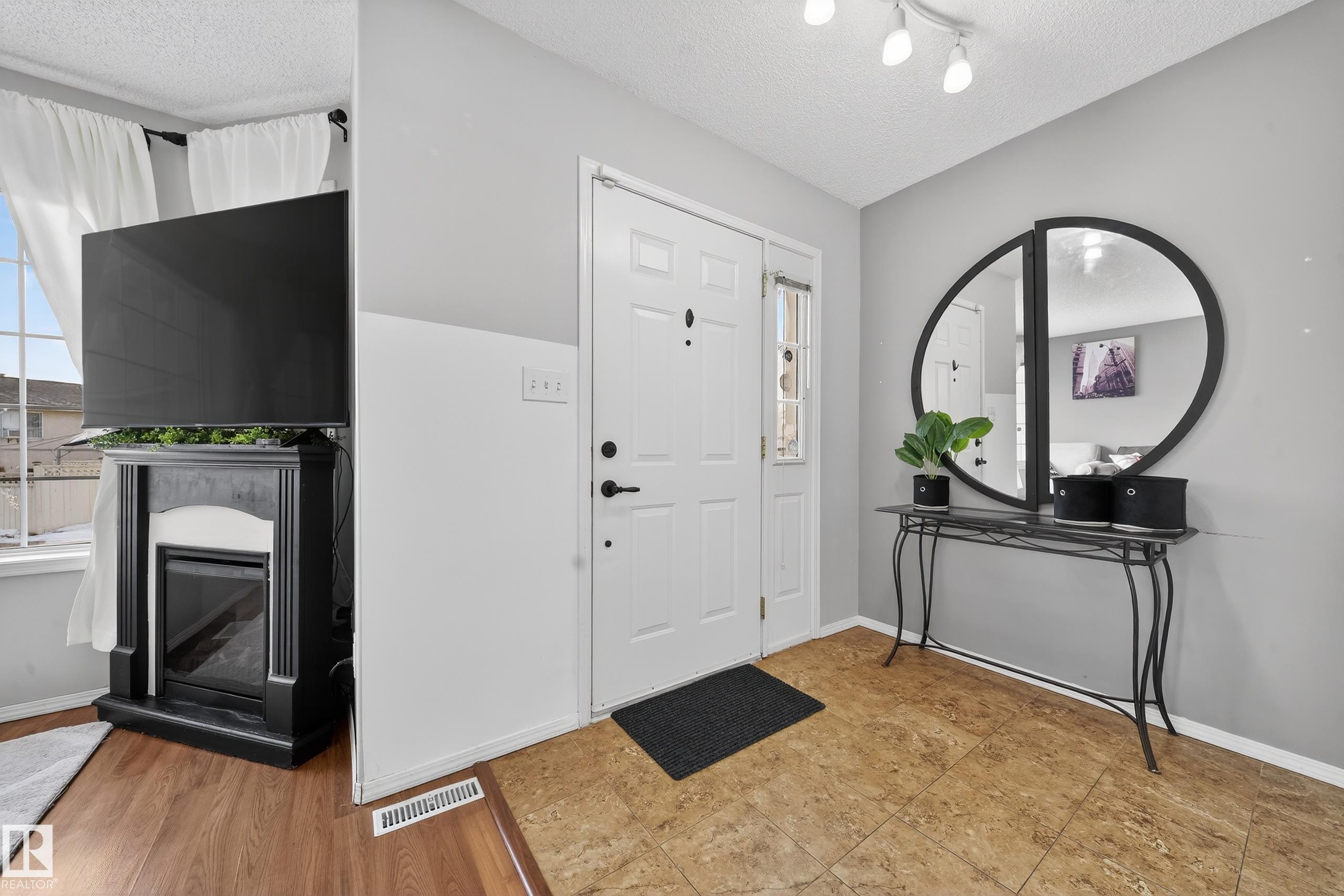 Photo 6 at 207 River point(e) NW, Kernohan, Edmonton