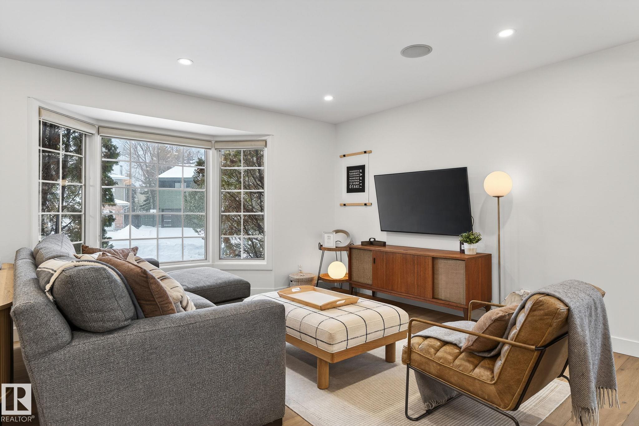 https://zimg.paragon.ice.com/ParagonImages/Property/PM/RAE/225390267/10/0/0/136571cbd85bae428cf4d6d531eee6b0/1/22a0d5b82c80befd1269d0f55ce87b04/225390267-EA9CB36D-49F6-44BC-92C3-A5B0EAC1A86F.JPG