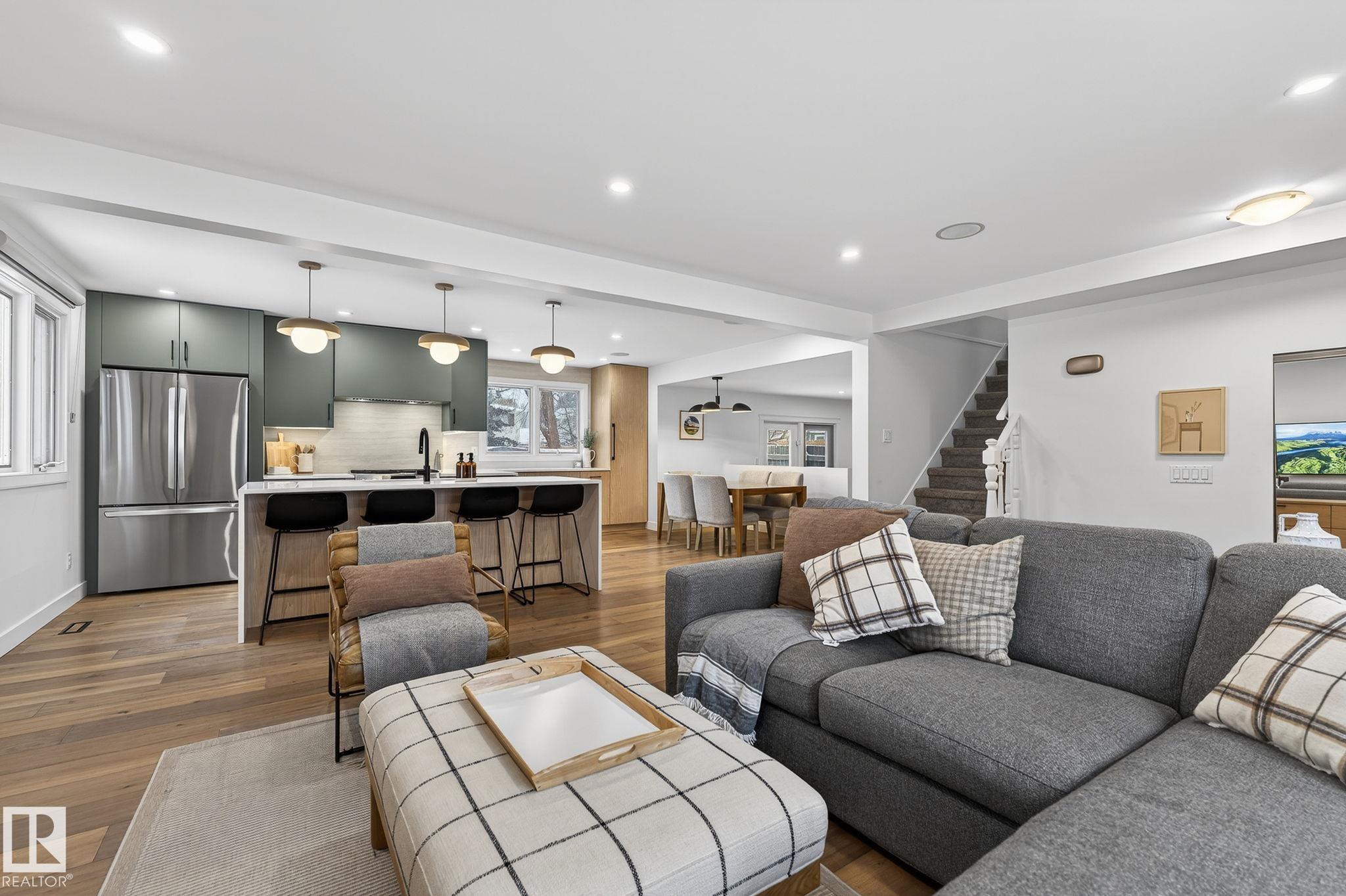https://zimg.paragon.ice.com/ParagonImages/Property/PM/RAE/225390267/13/0/0/579f45d0bb6b854b30a5b9ee59ecd40a/1/22a0d5b82c80befd1269d0f55ce87b04/225390267-0E368C11-05DE-4395-9357-5EF8DCB5D7F8.JPG