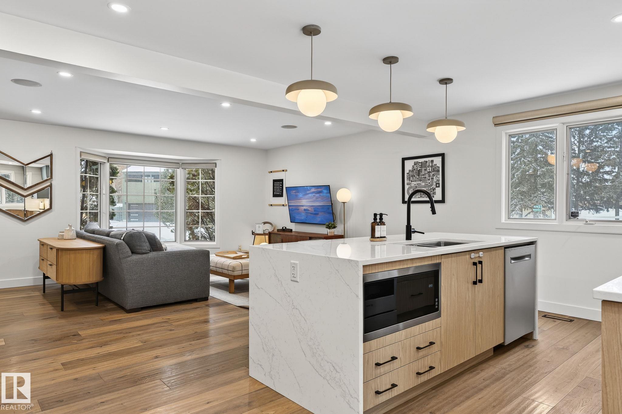 https://zimg.paragon.ice.com/ParagonImages/Property/PM/RAE/225390267/19/0/0/87918ad79cb2a0f3ecd857f1c845efeb/1/22a0d5b82c80befd1269d0f55ce87b04/225390267-0C179567-B303-4C0F-B323-018129D2469D.JPG