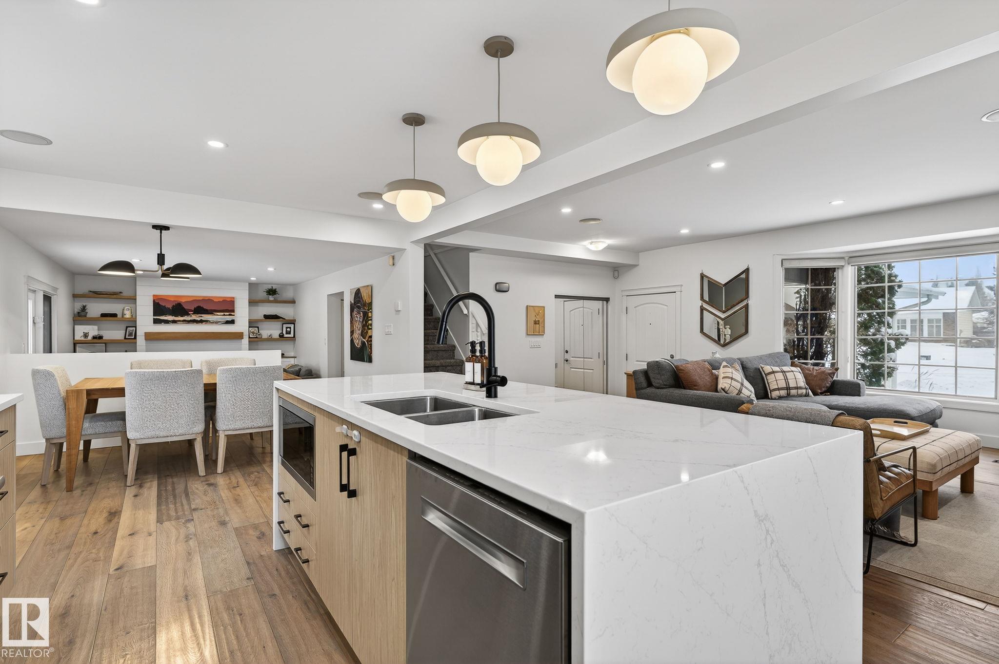 https://zimg.paragon.ice.com/ParagonImages/Property/PM/RAE/225390267/21/0/0/b932c2752713ea474a29f2f23c8c292c/1/22a0d5b82c80befd1269d0f55ce87b04/225390267-E7562FDC-3B59-4F0B-8E44-3726C73C4897.JPG