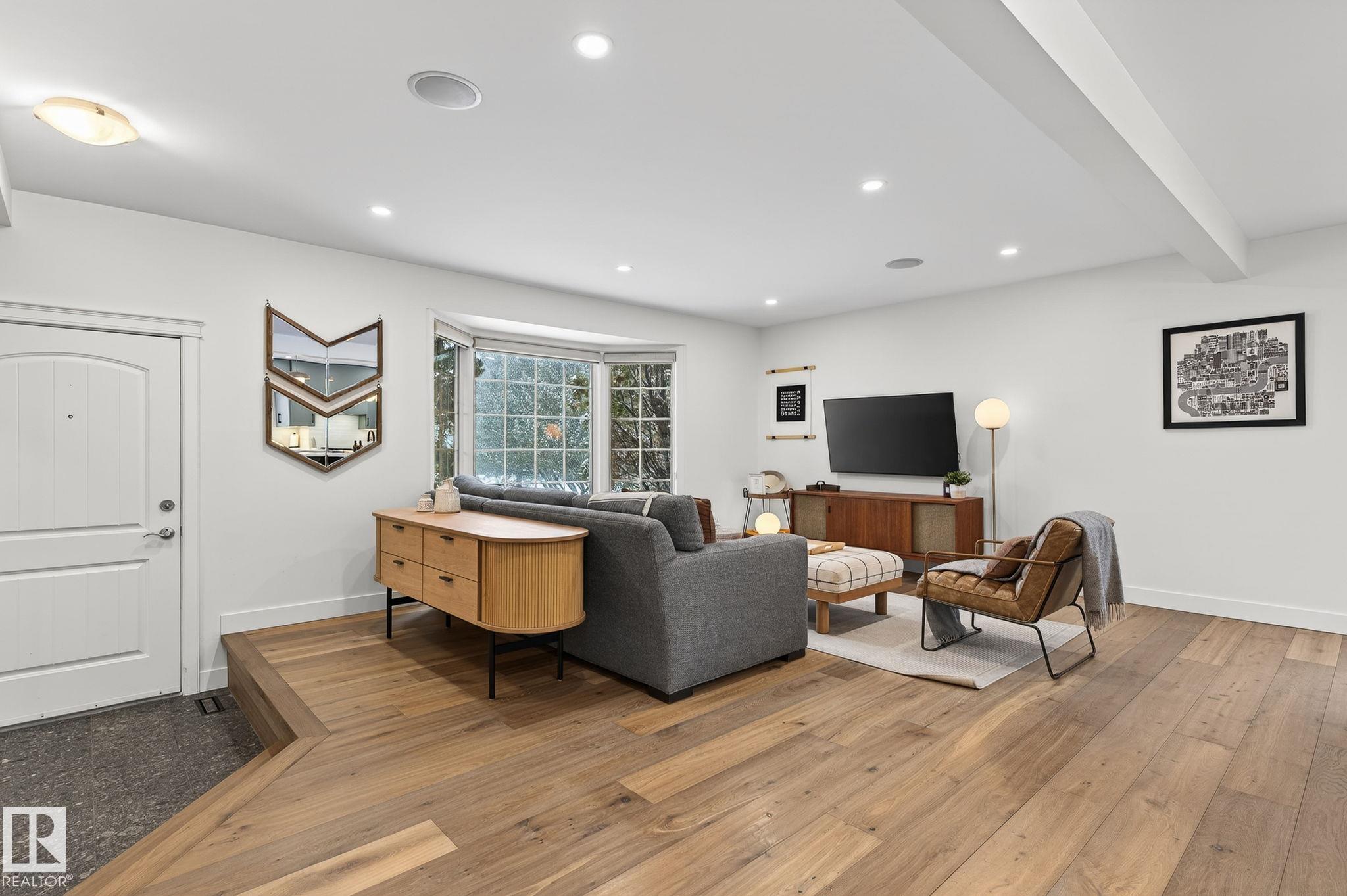 https://zimg.paragon.ice.com/ParagonImages/Property/PM/RAE/225390267/9/0/0/3497cce56e32eeb08827404e4e520f25/1/22a0d5b82c80befd1269d0f55ce87b04/225390267-478C0C43-9788-443A-B281-E736B0E13FA1.JPG