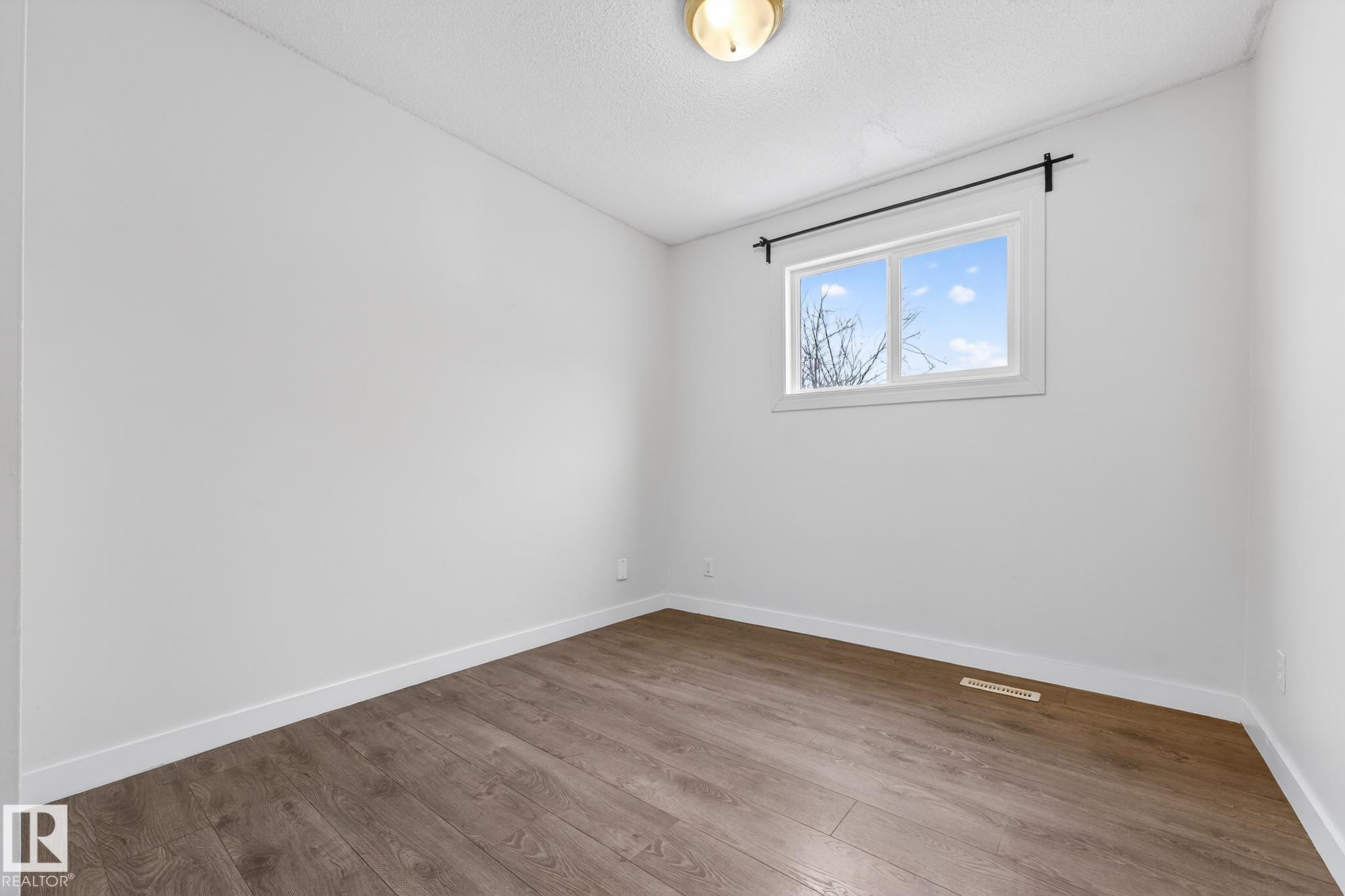 Photo 12 at 1414 Lakewood Road W NW, Tipaskan, Edmonton