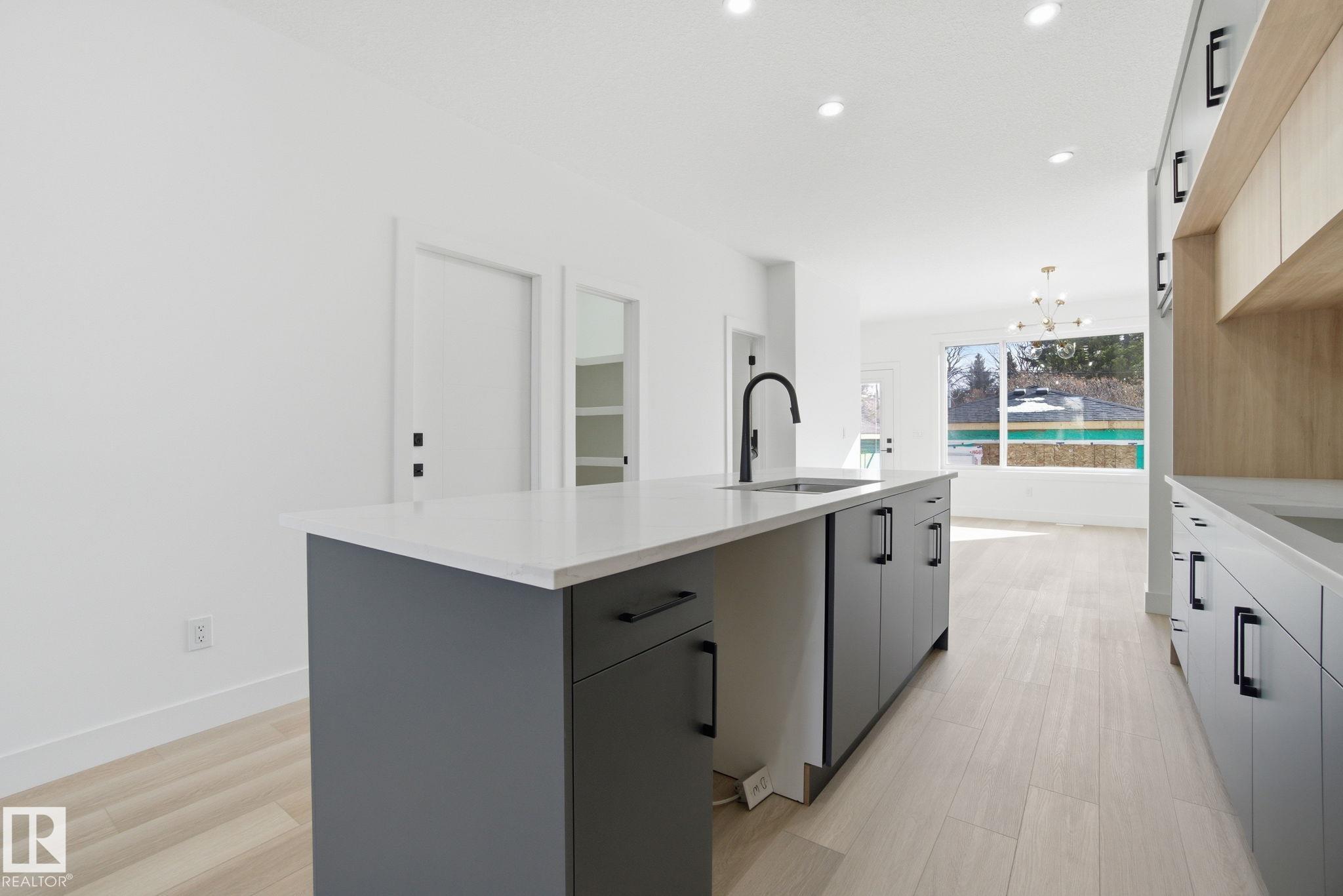 Photo 12 at 7605 92 Avenue NW, Holyrood, Edmonton