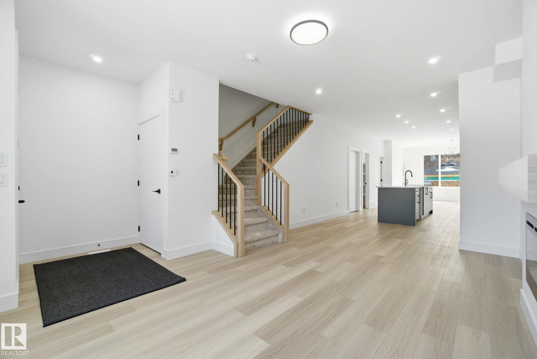 Photo 9 at 7605 92 Avenue NW, Holyrood, Edmonton