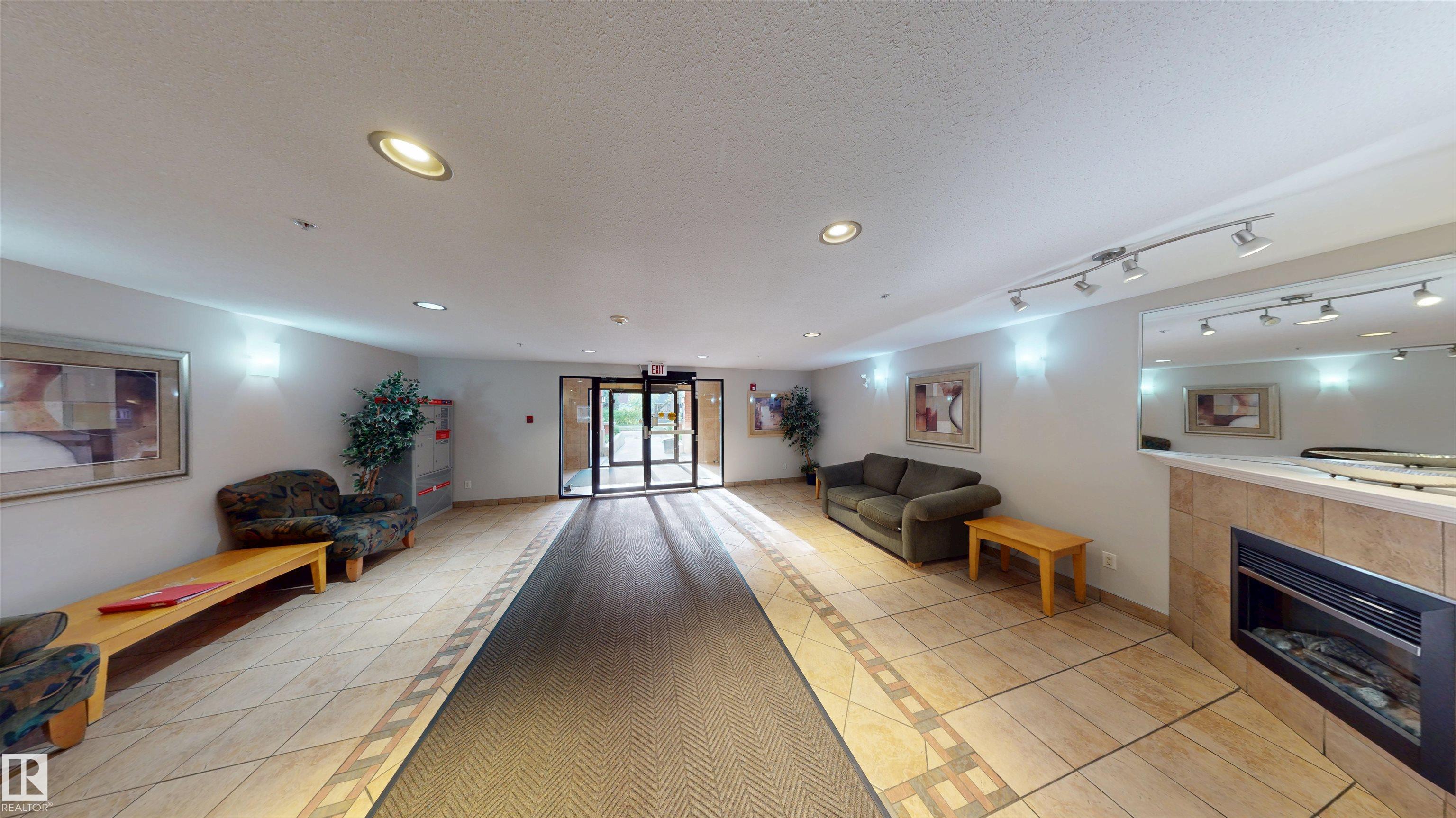 #115 9938 104 ST NW 4