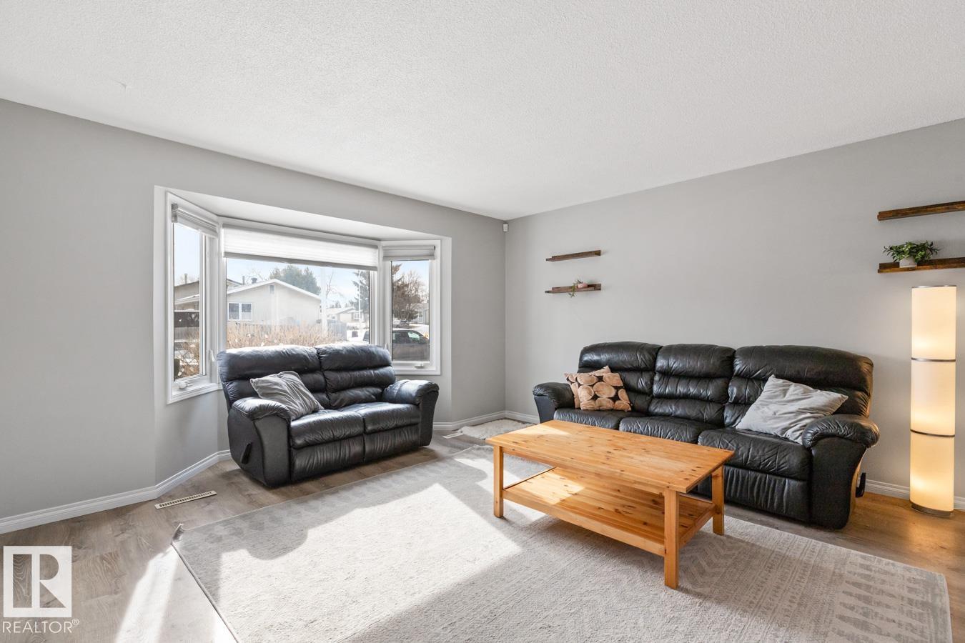 6 Applewood Road, Maplewood, Sherwood Park