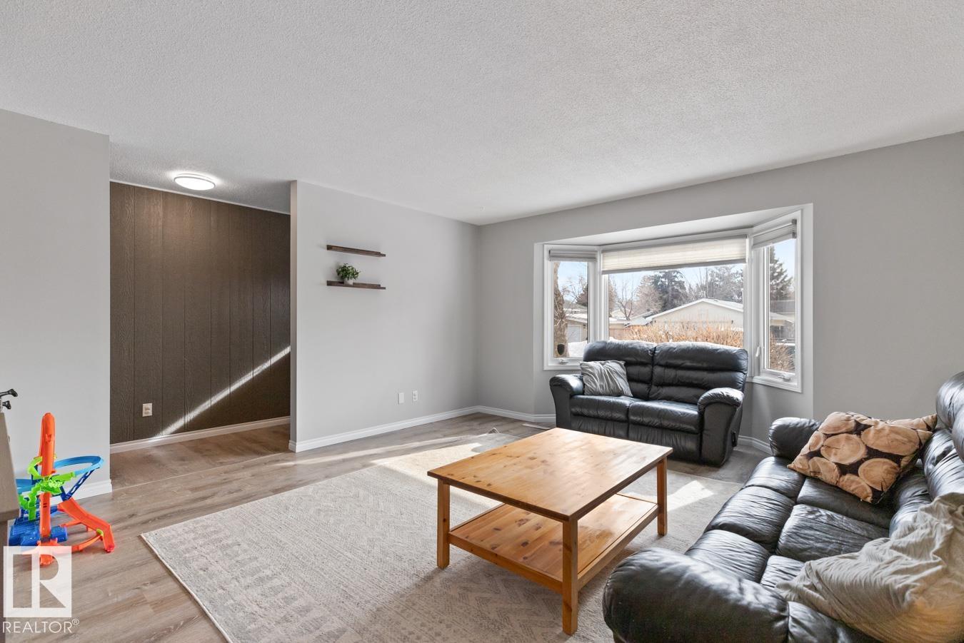 Photo 6 at 6 Applewood Road, Maplewood, Sherwood Park