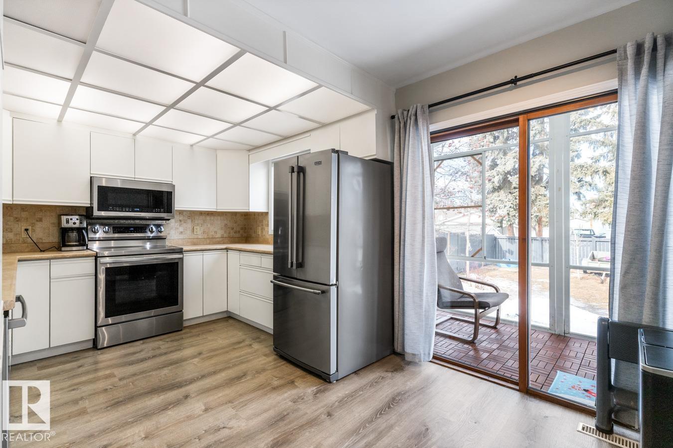 Photo 7 at 6 Applewood Road, Maplewood, Sherwood Park