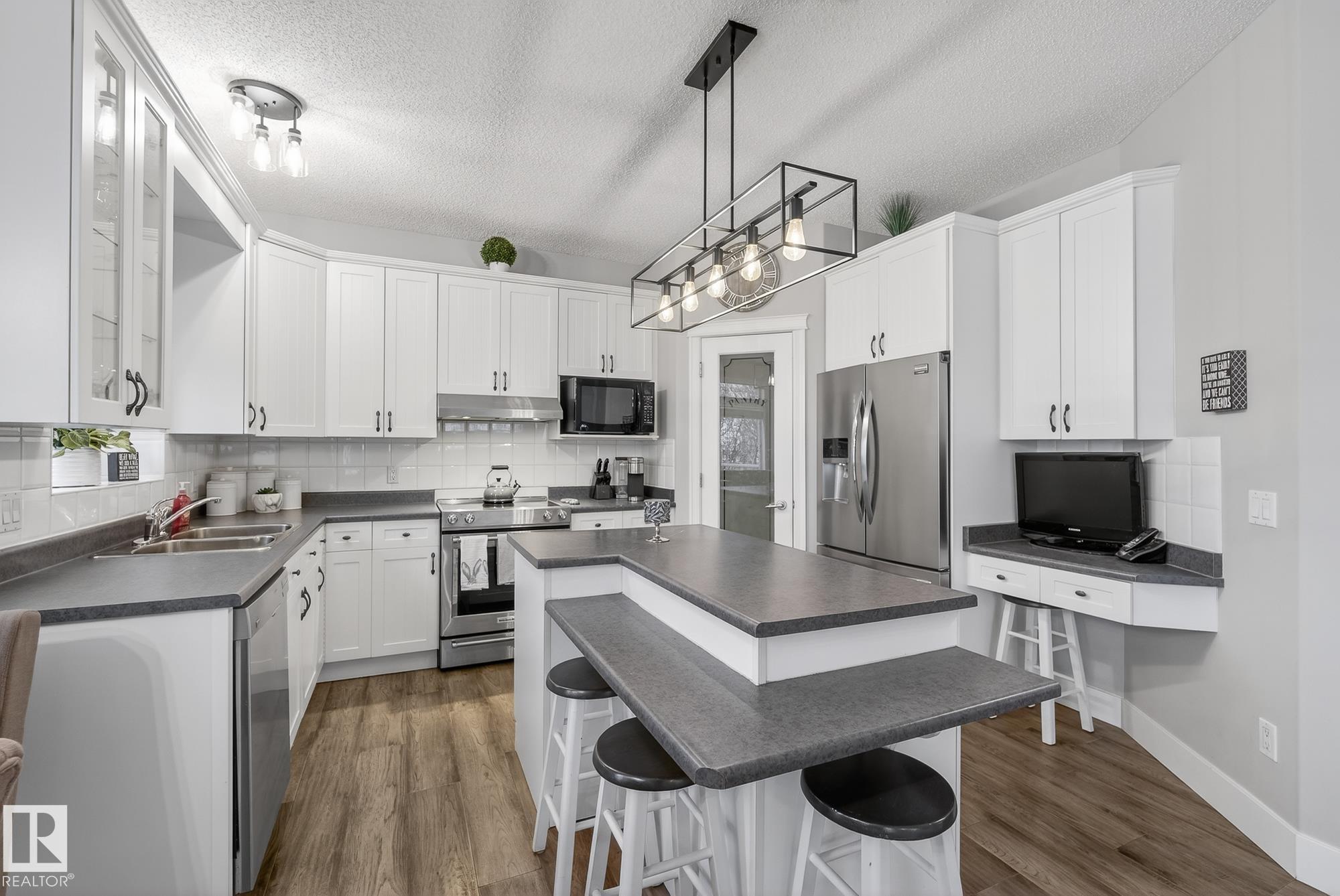 Photo 11 at 121 Galland Crescent NW, Glastonbury, Edmonton