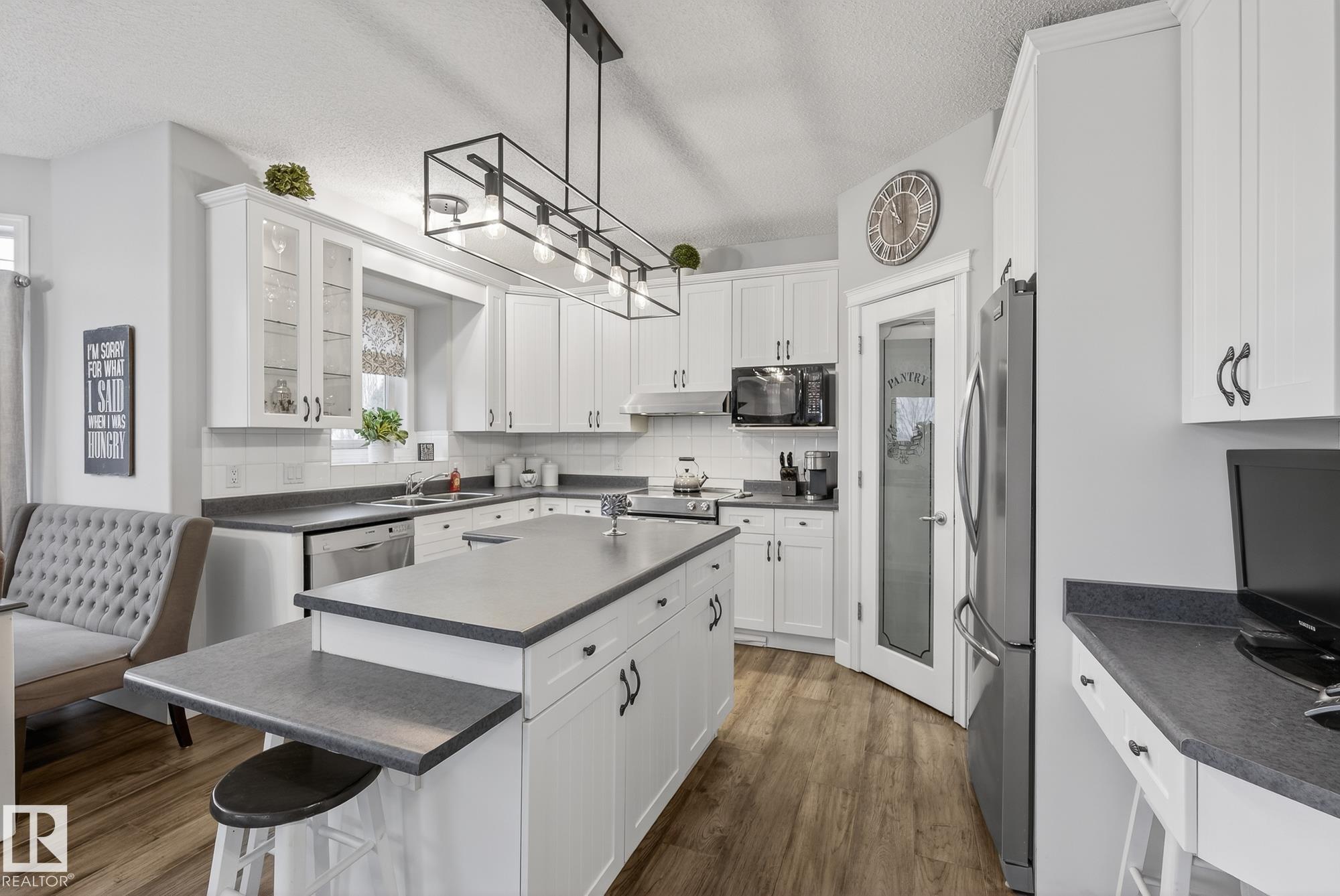 Photo 10 at 121 Galland Crescent NW, Glastonbury, Edmonton