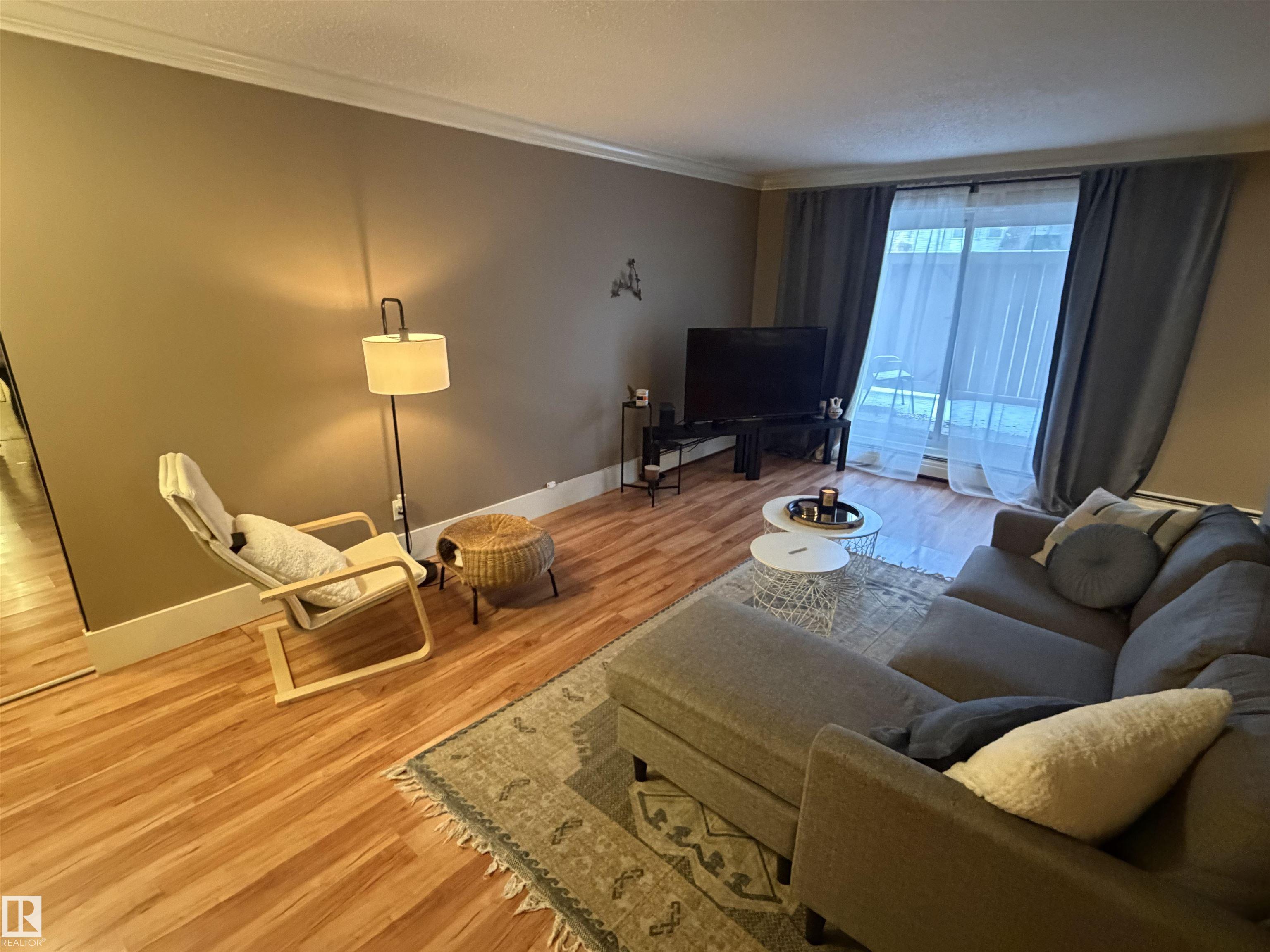 102 - 11303 103 Avenue NW, Wîhkwêntôwin, Edmonton