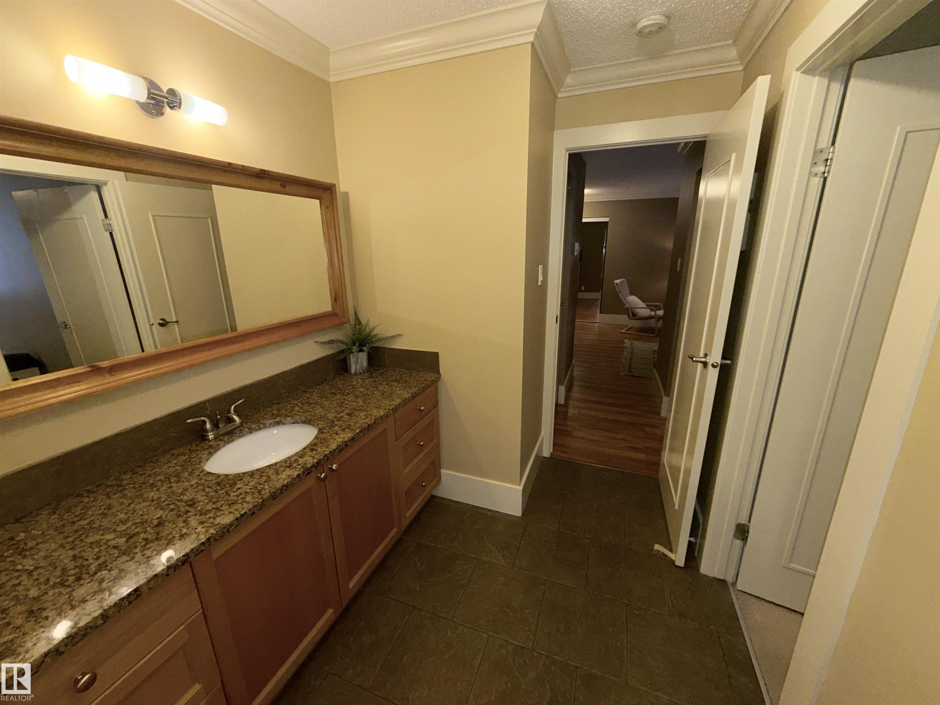 Photo 12 at 102 - 11303 103 Avenue NW, Wîhkwêntôwin, Edmonton