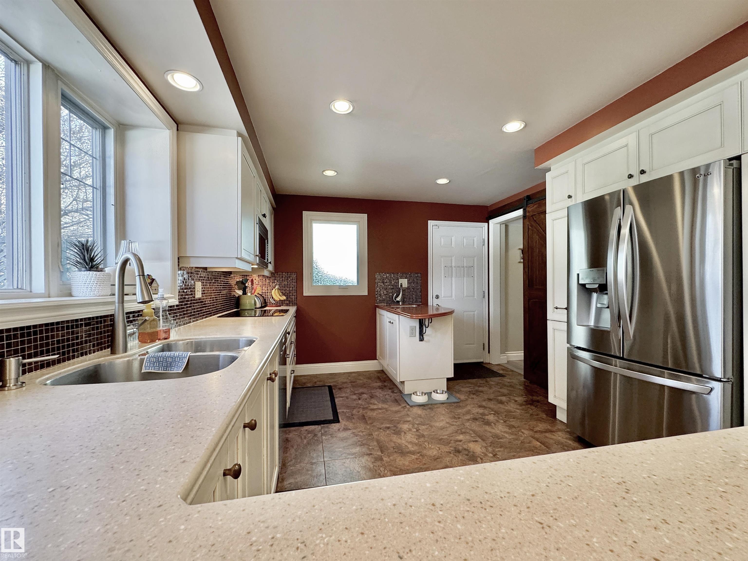 Photo 7 at 4 Wolf Crescent NW, Westridge, Edmonton