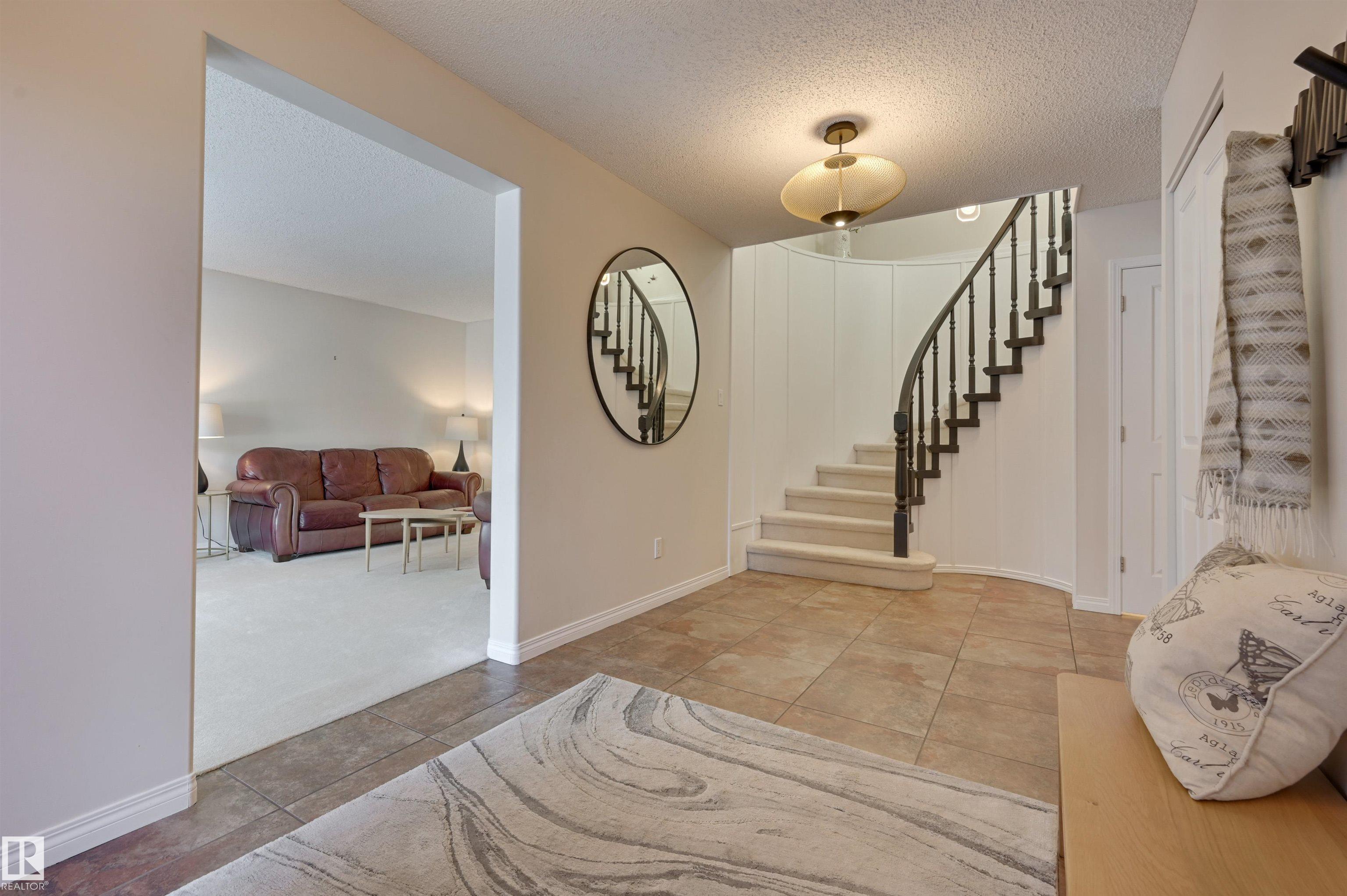 Photo 9 at 71 Wakina Drive NW, Oleskiw, Edmonton