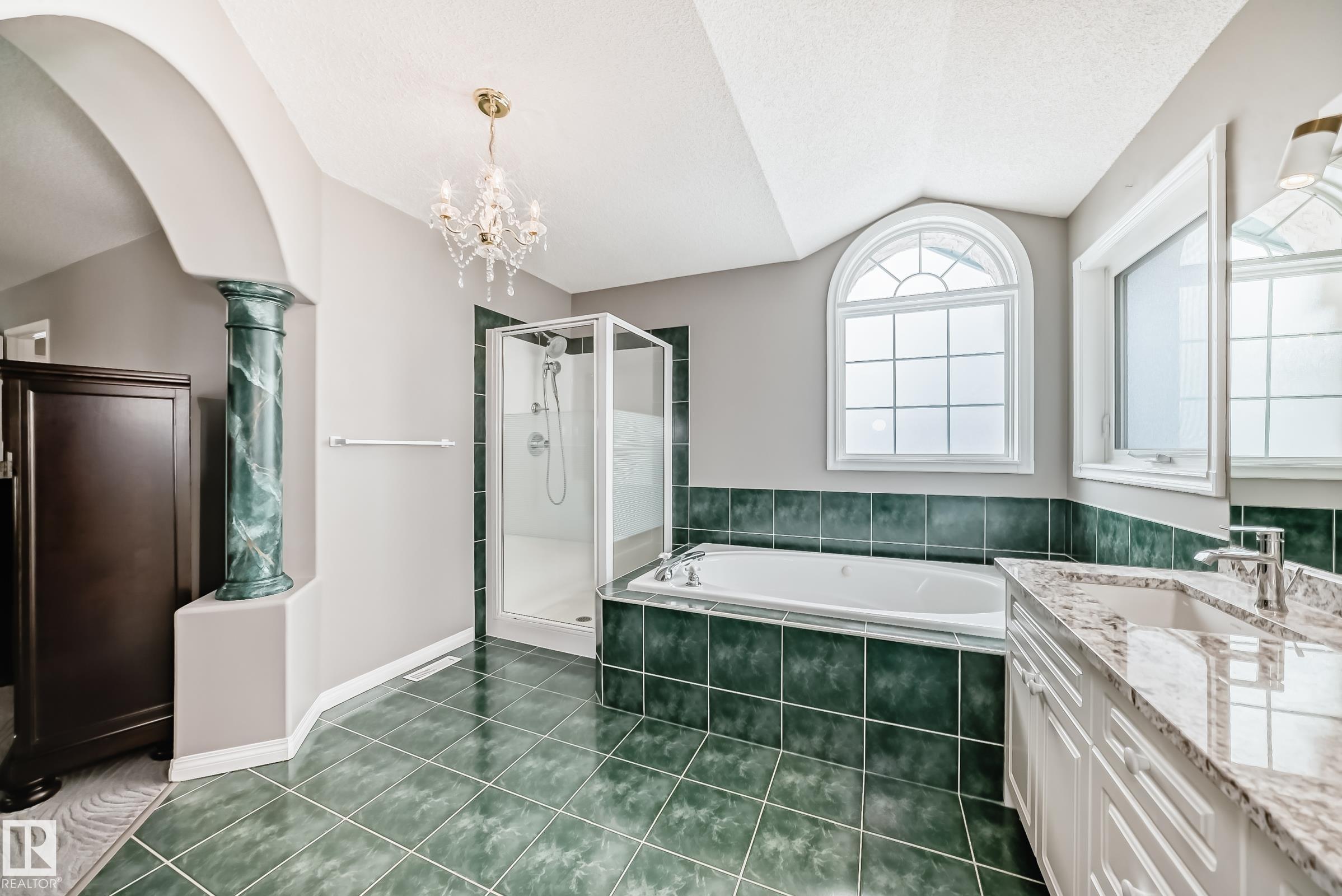 Photo 24 at 170 Blackburn Drive W SW, Blackburne, Edmonton