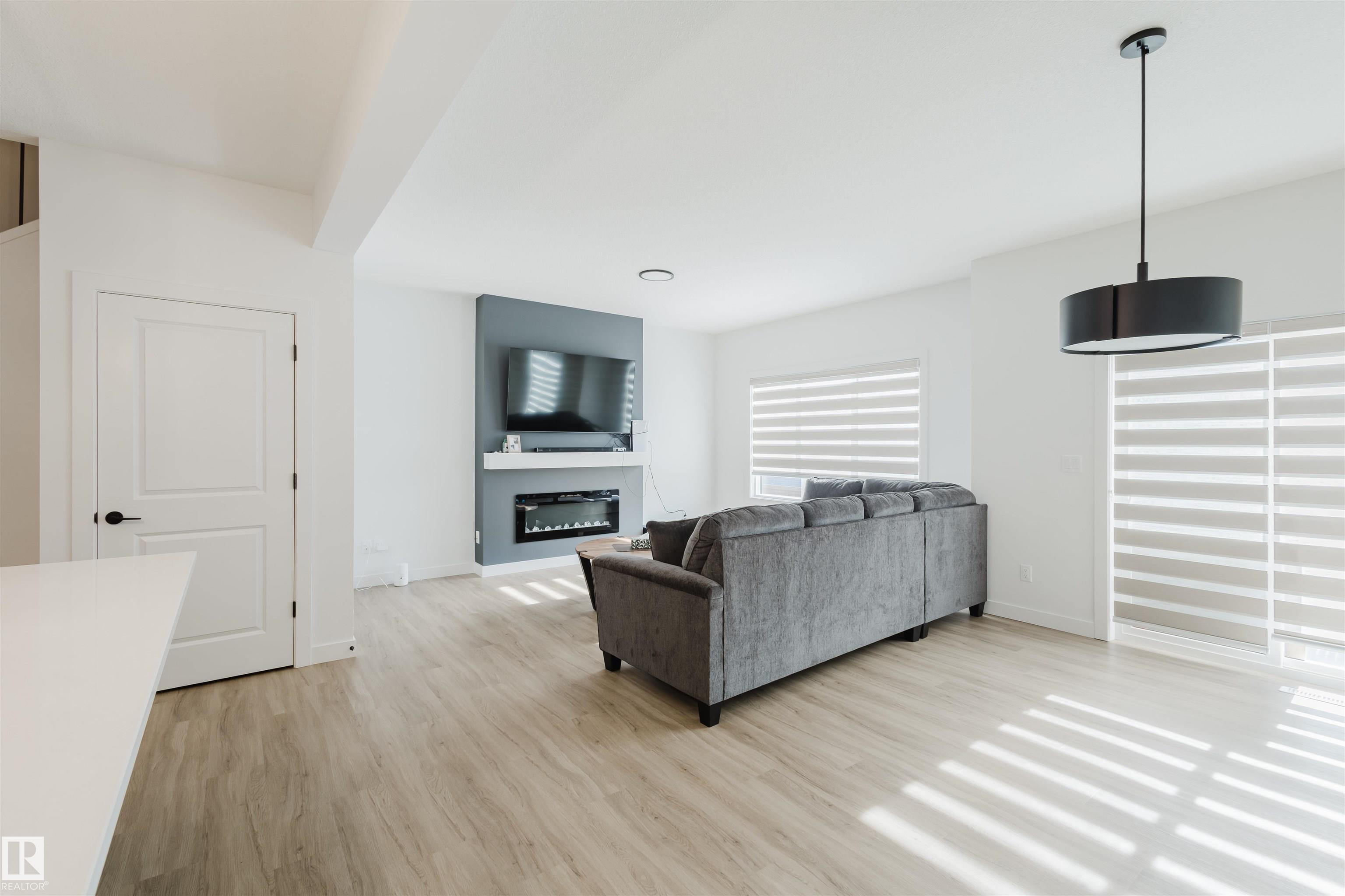 Photo 12 at 6411 27 Avenue SW, Mattson, Edmonton