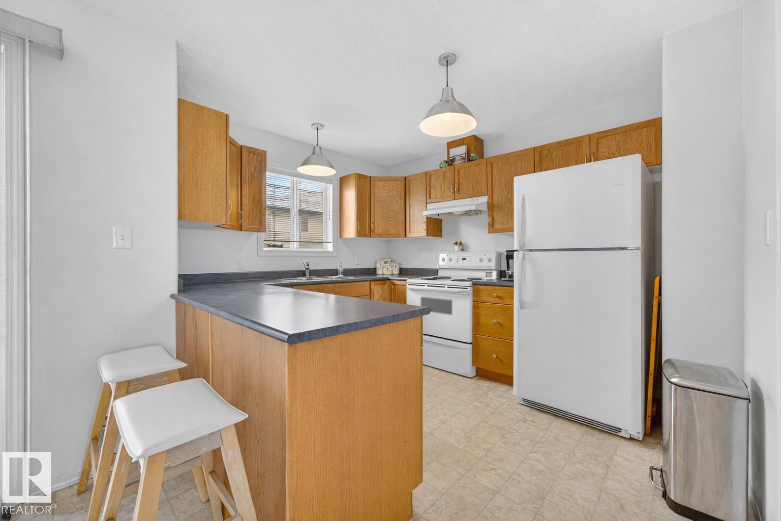 Photo 8 at 16 - 225 Blackburn Drive E SW, Blackburne, Edmonton