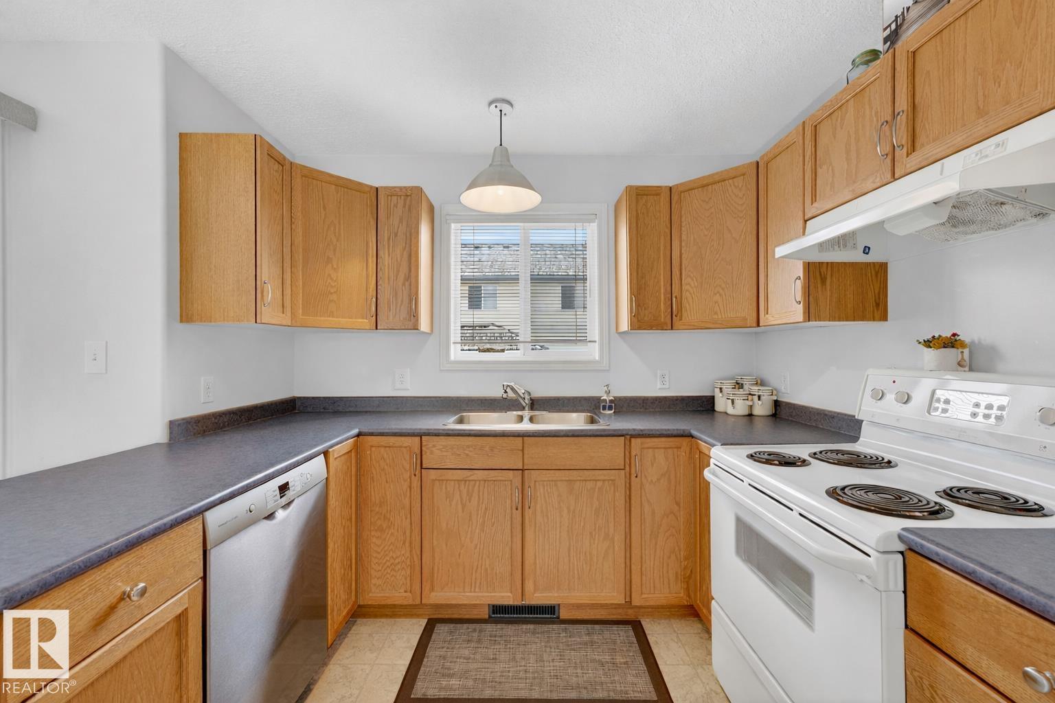 Photo 10 at 16 - 225 Blackburn Drive E SW, Blackburne, Edmonton