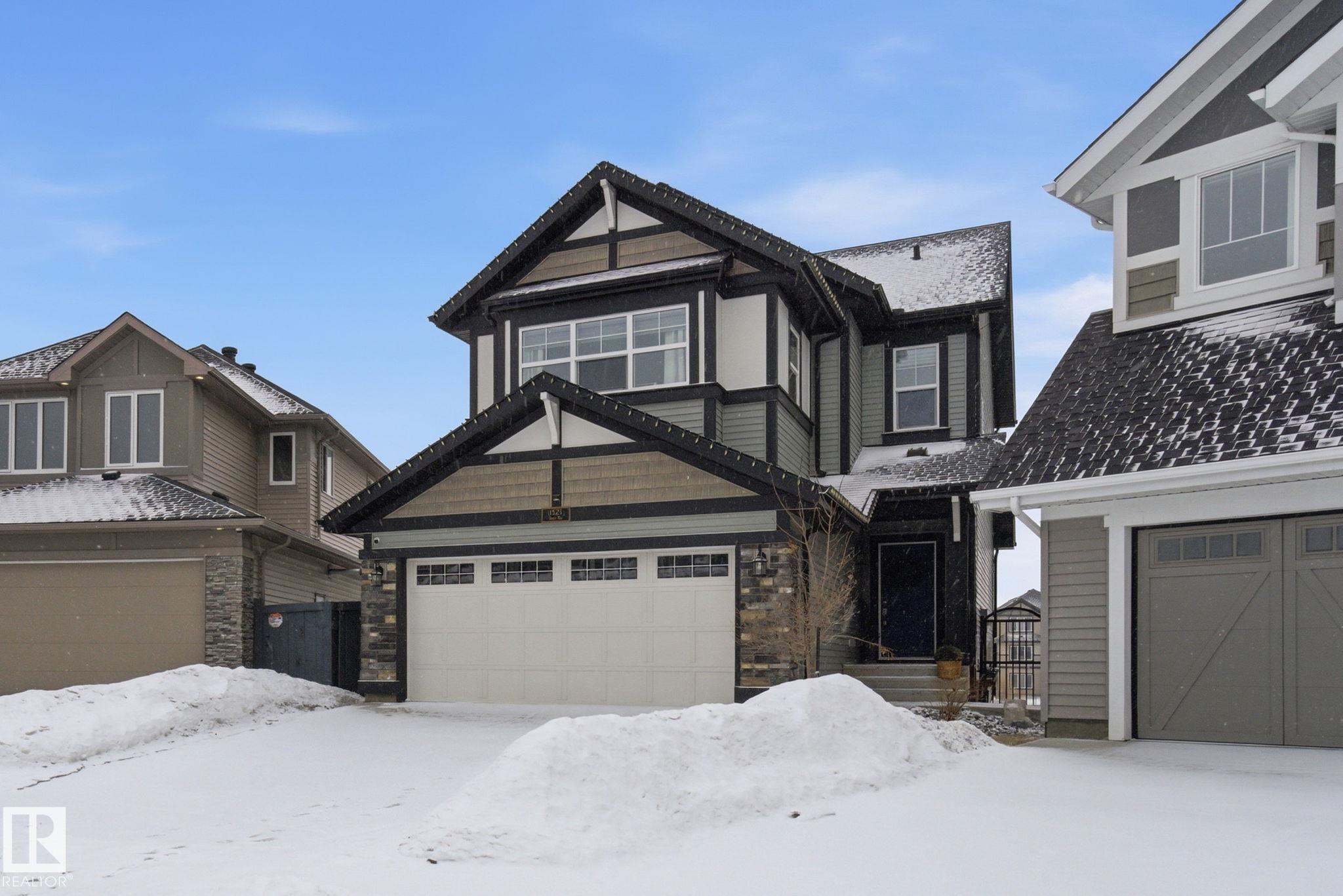 Photo 2 at 1525 Darby Bay SW, Desrochers Area, Edmonton