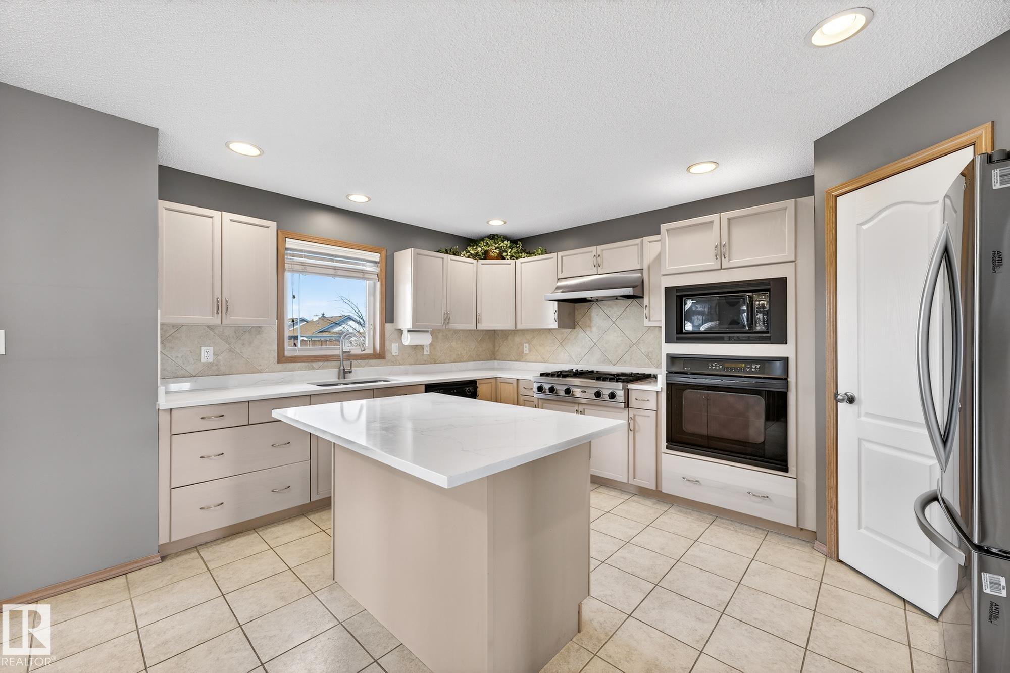 Picture for 1354 118A ST NW