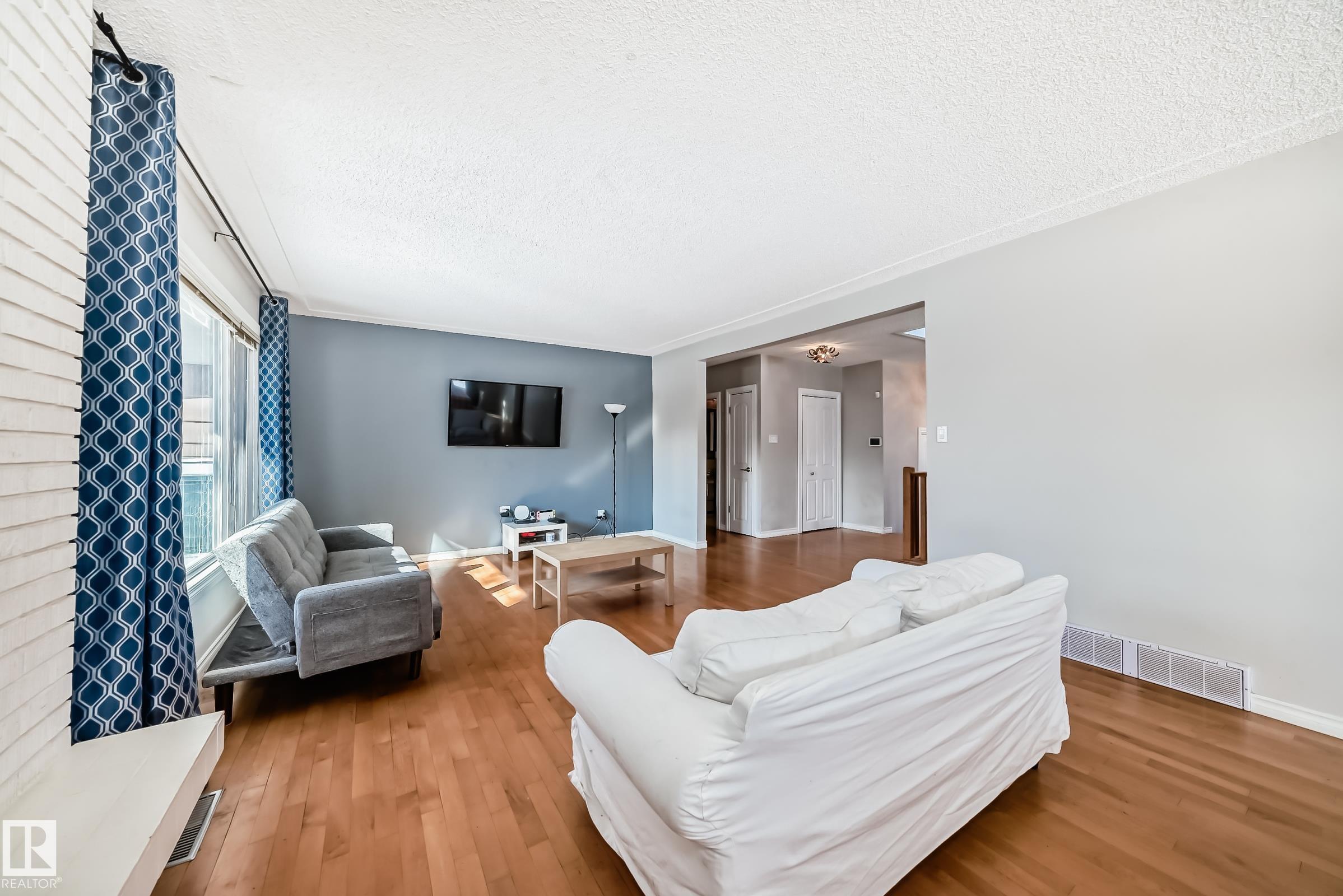 Photo 11 at 9136 141 Street NW, Parkview, Edmonton