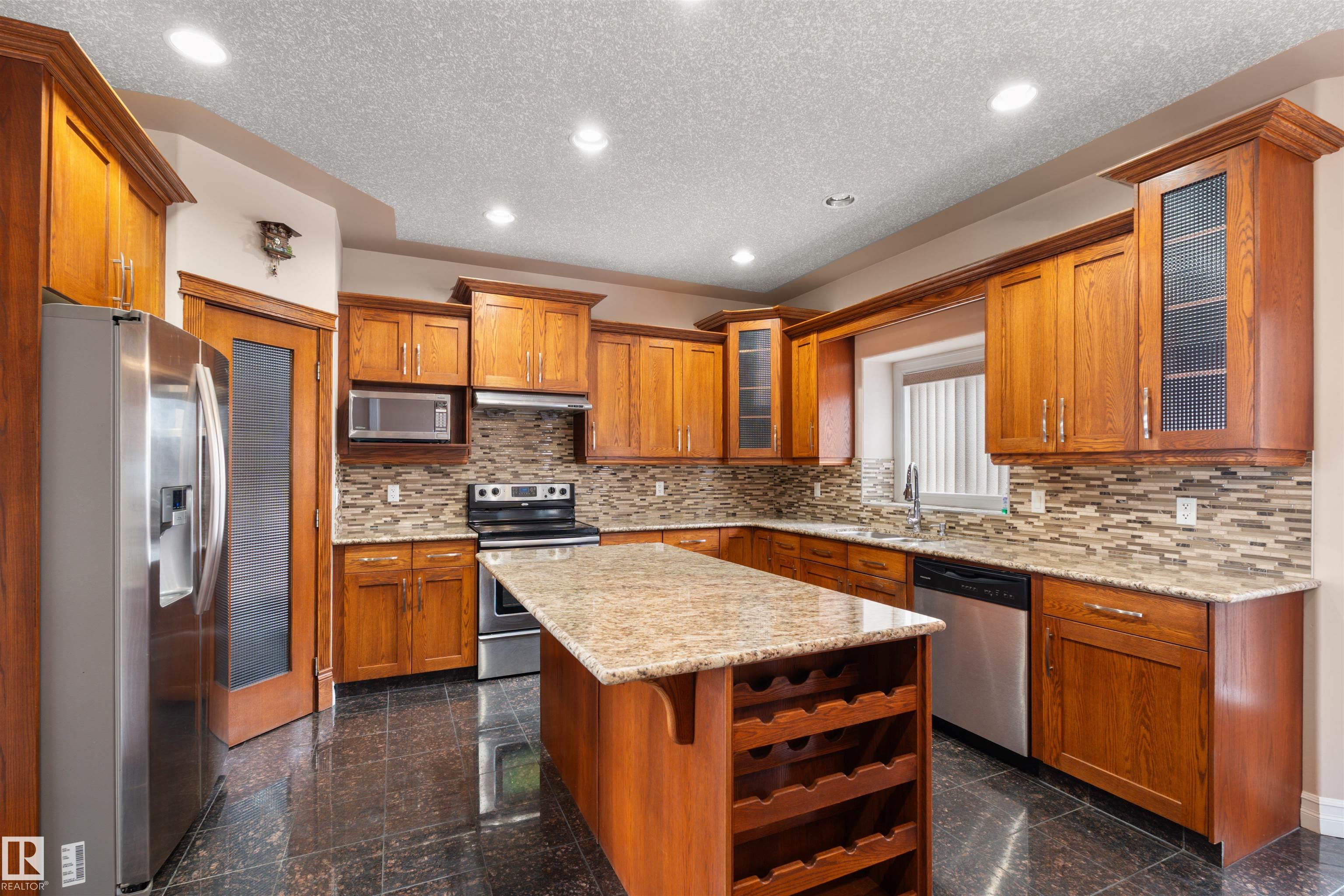 Photo 11 at 9203 160 Avenue NW, Eaux Claires, Edmonton