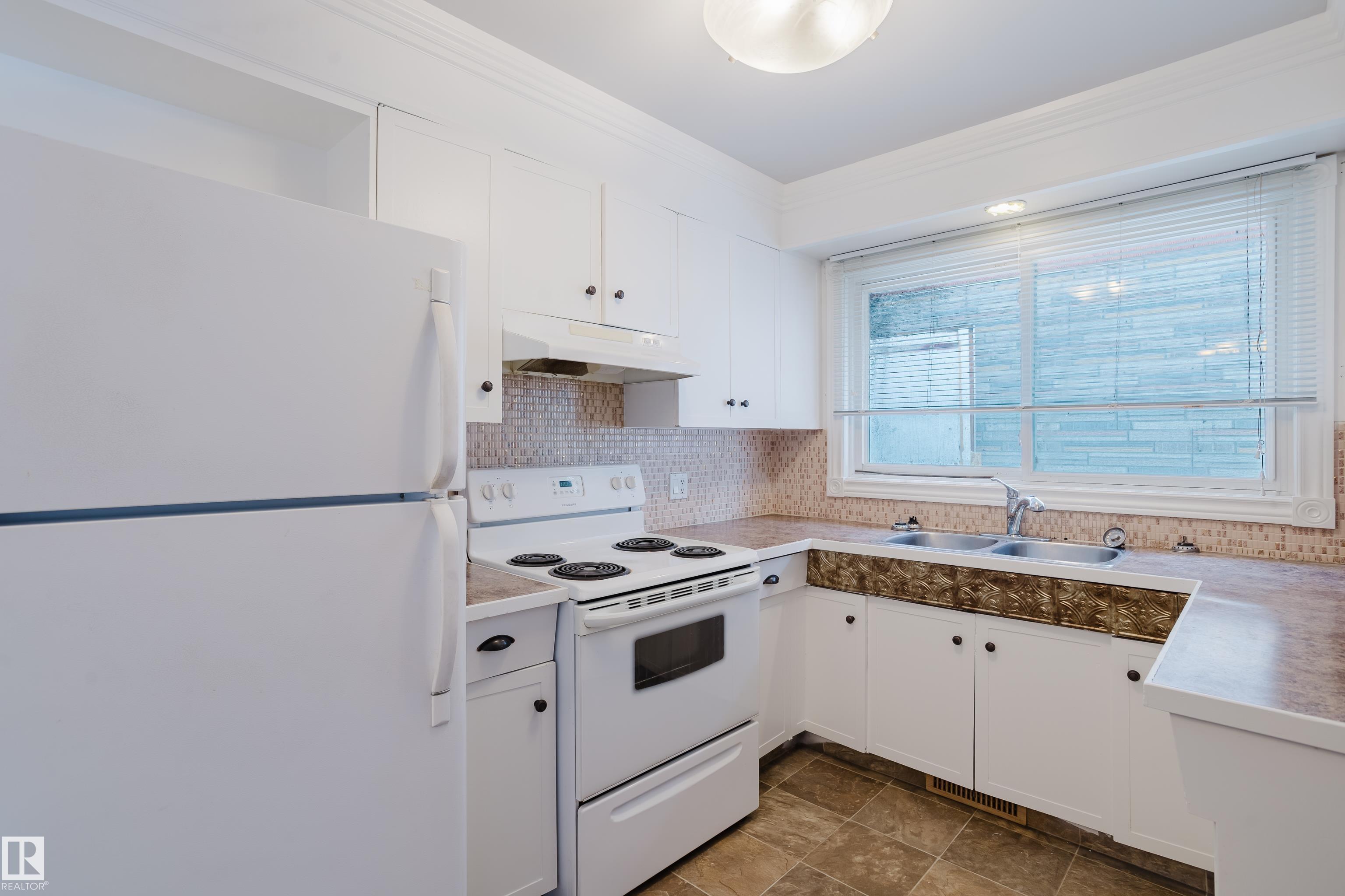 Photo 10 at 12742/ 12744 86 Street NW, Killarney, Edmonton