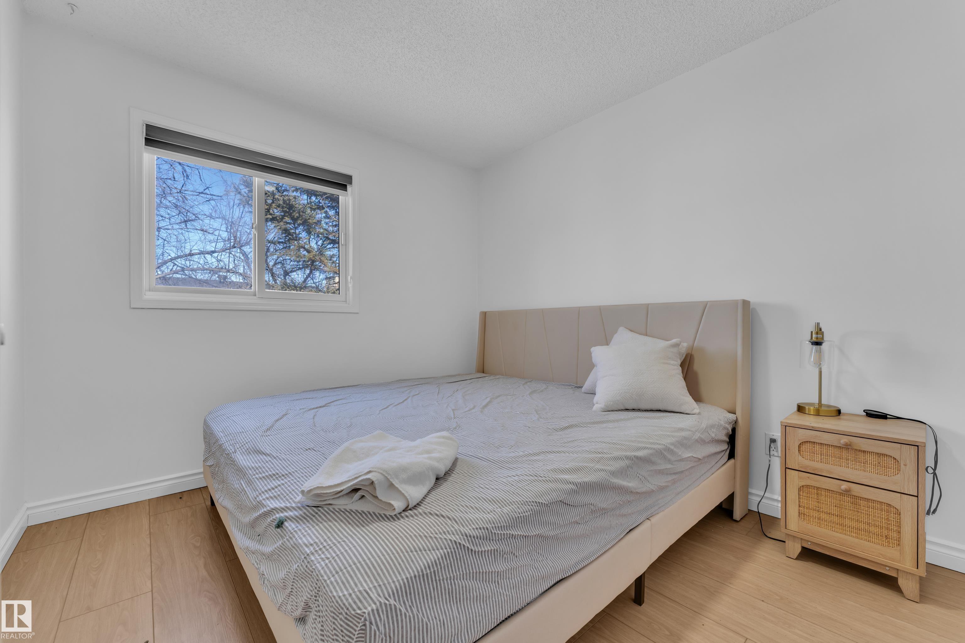 Photo 10 at 2536 35 Street NW, Bisset, Edmonton