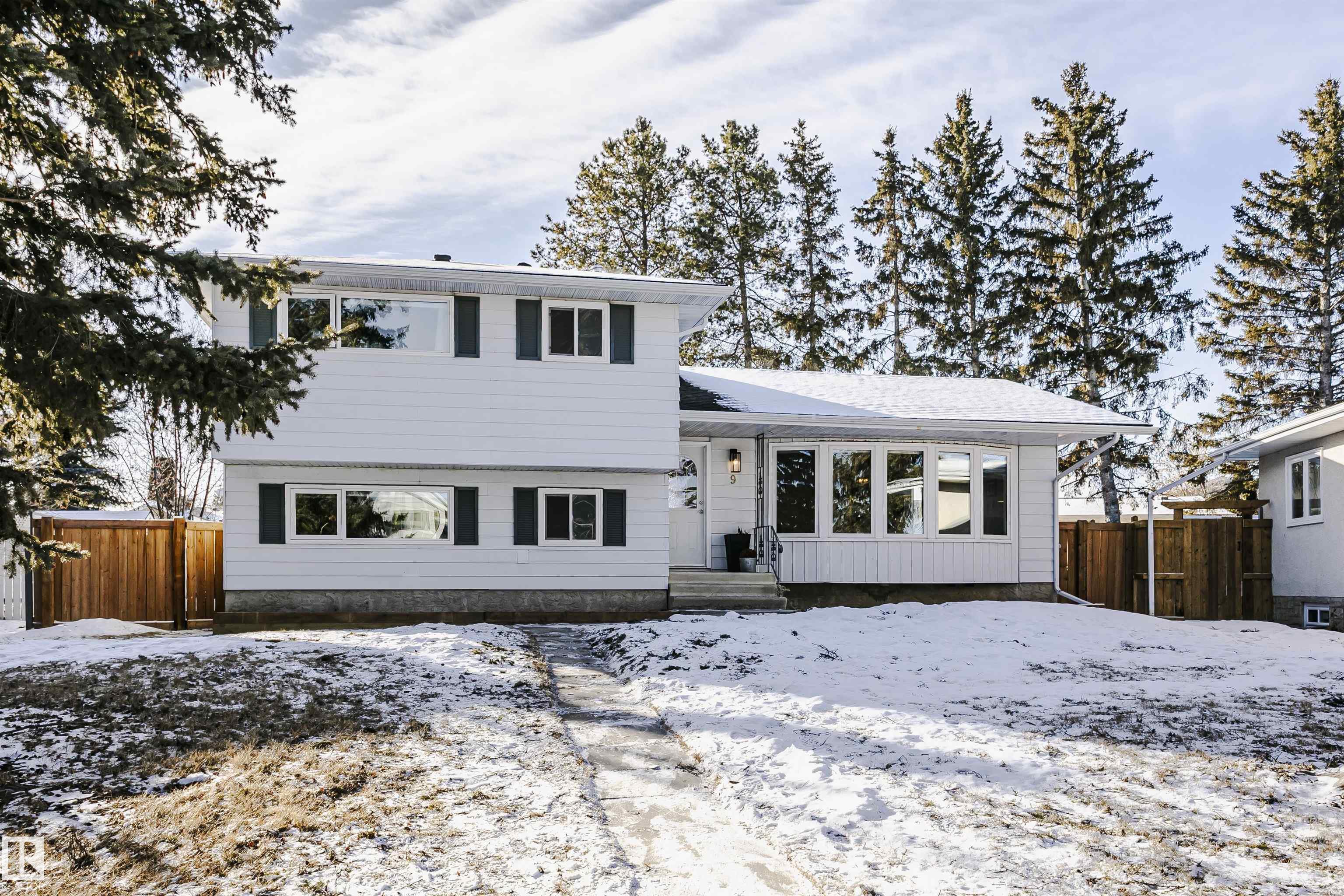 Photo 2 at 9 Burlington Place, Brookwood, Spruce Grove