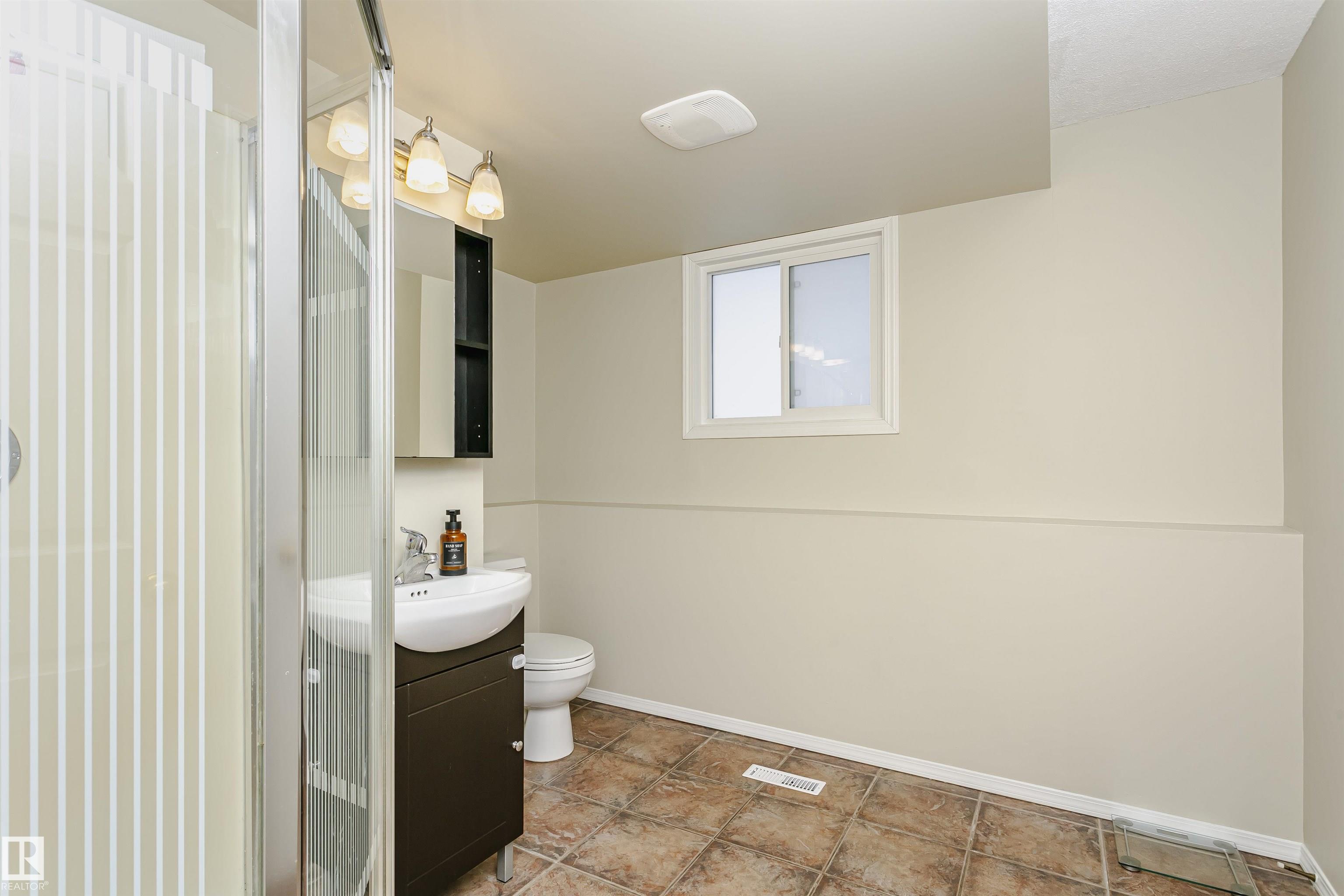 Photo 29 at 9 Burlington Place, Brookwood, Spruce Grove