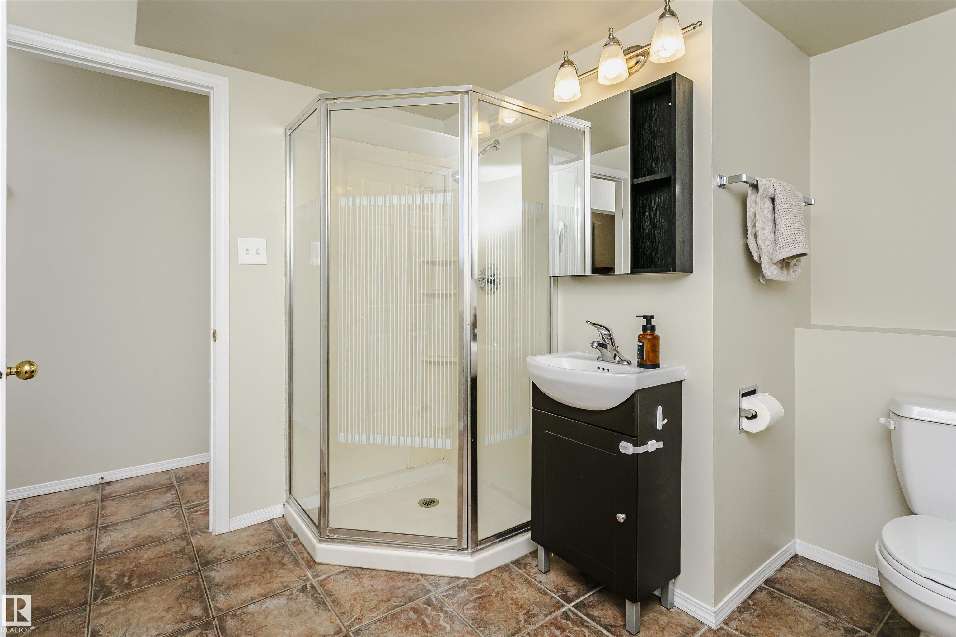 Photo 30 at 9 Burlington Place, Brookwood, Spruce Grove