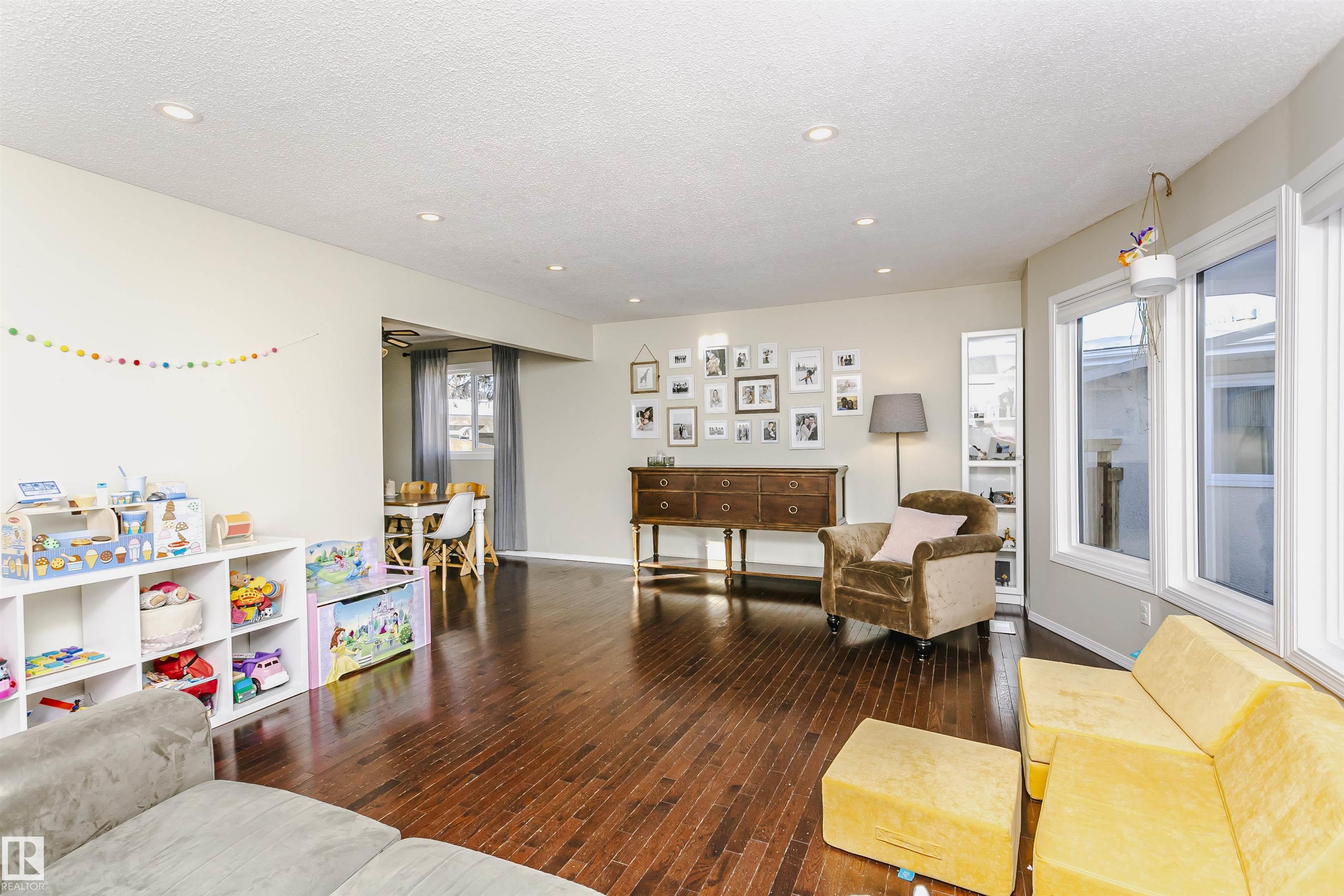 Photo 9 at 9 Burlington Place, Brookwood, Spruce Grove