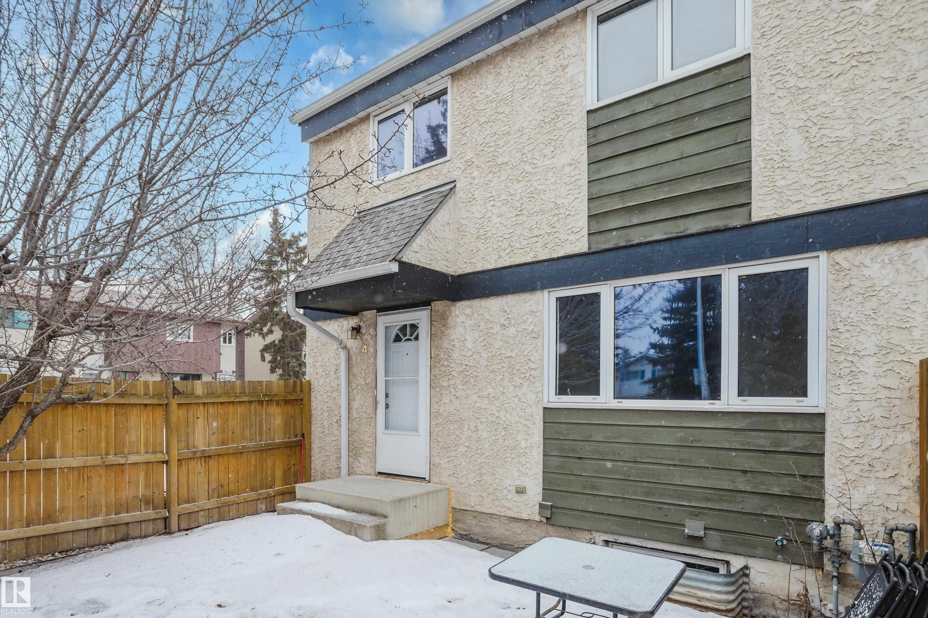 Photo 2 at 4 Belmead Gardens gardens NW, Belmead, Edmonton