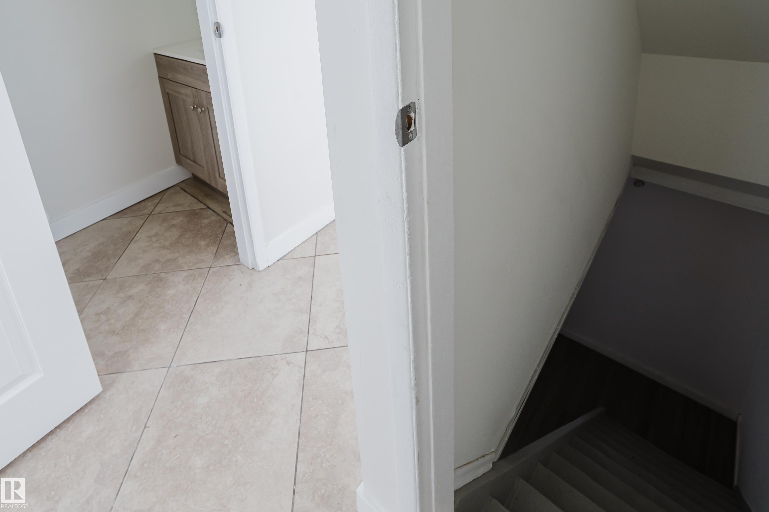 Photo 13 at 4 Belmead Gardens gardens NW, Belmead, Edmonton