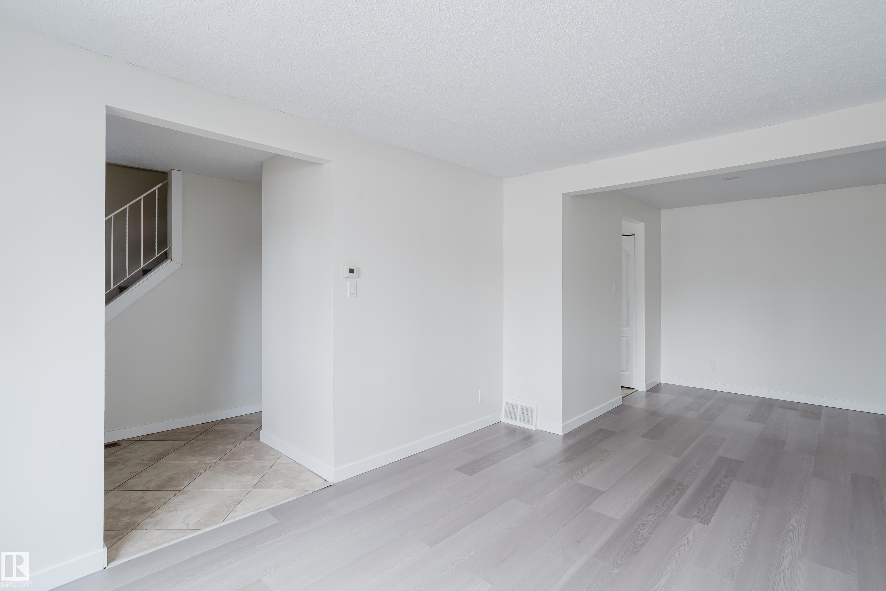 Photo 7 at 4 Belmead Gardens gardens NW, Belmead, Edmonton