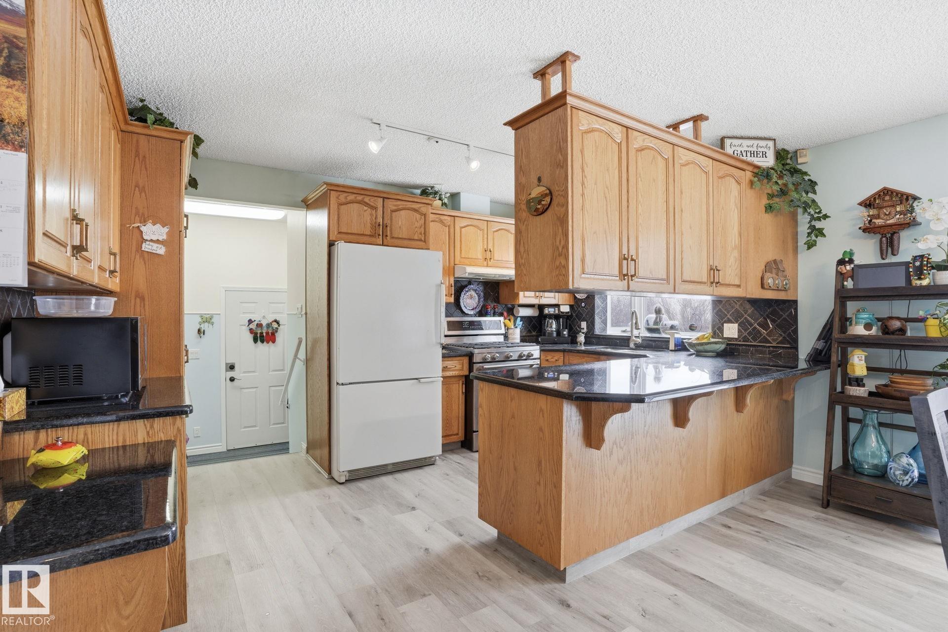 Photo 8 at 1551 Ellerslie Road SW, Decoteau, Edmonton