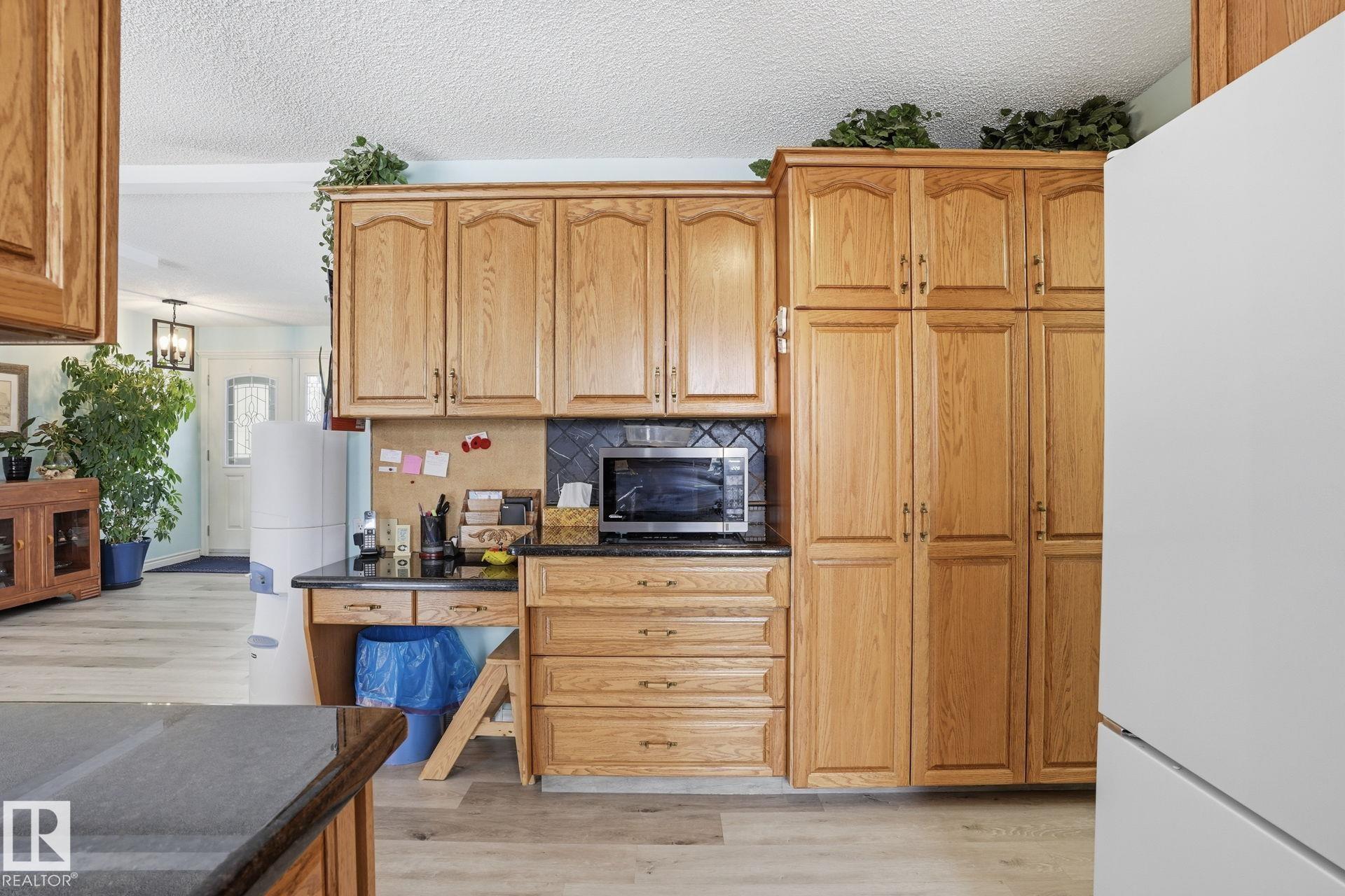 Photo 9 at 1551 Ellerslie Road SW, Decoteau, Edmonton