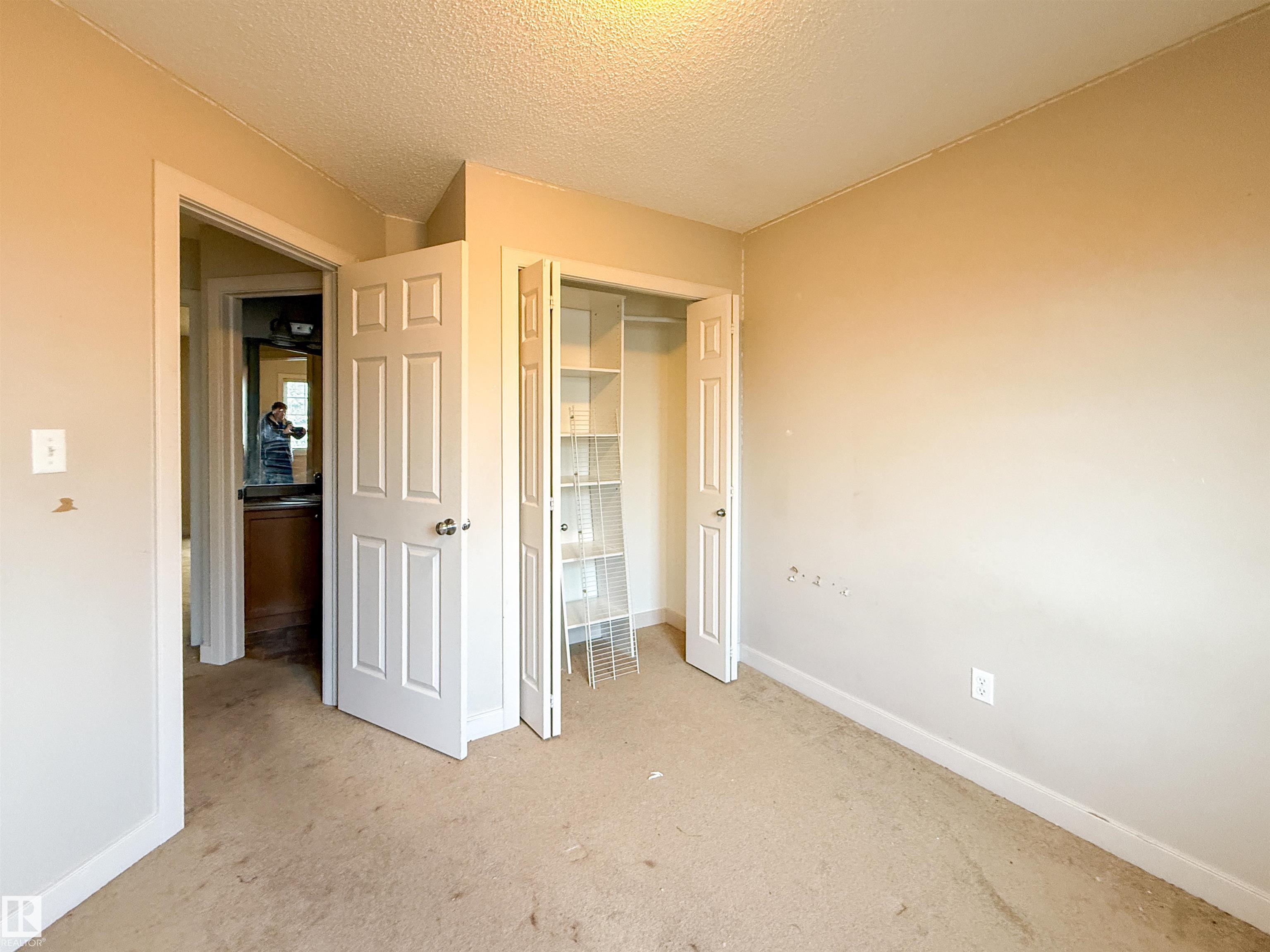 Photo 11 at 6032 38 Avenue NW, Greenview, Edmonton