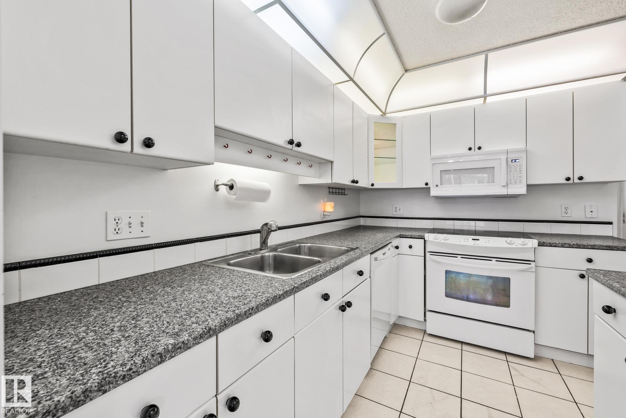 Photo 10 at 97 - 501 Youville Drive E NW, Tawa, Edmonton