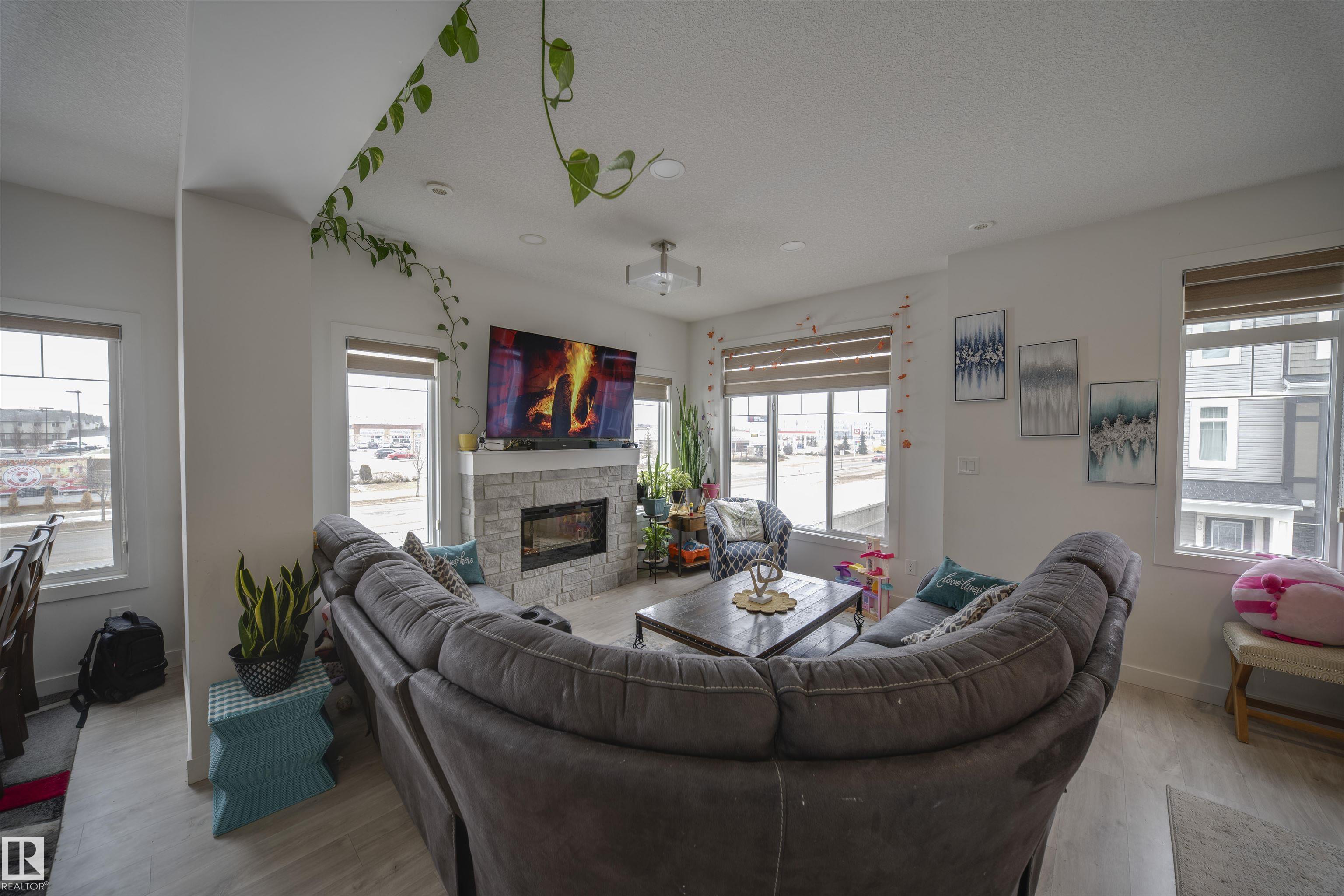 62 - 2215 24 Street NW, Laurel, Edmonton photo number 2