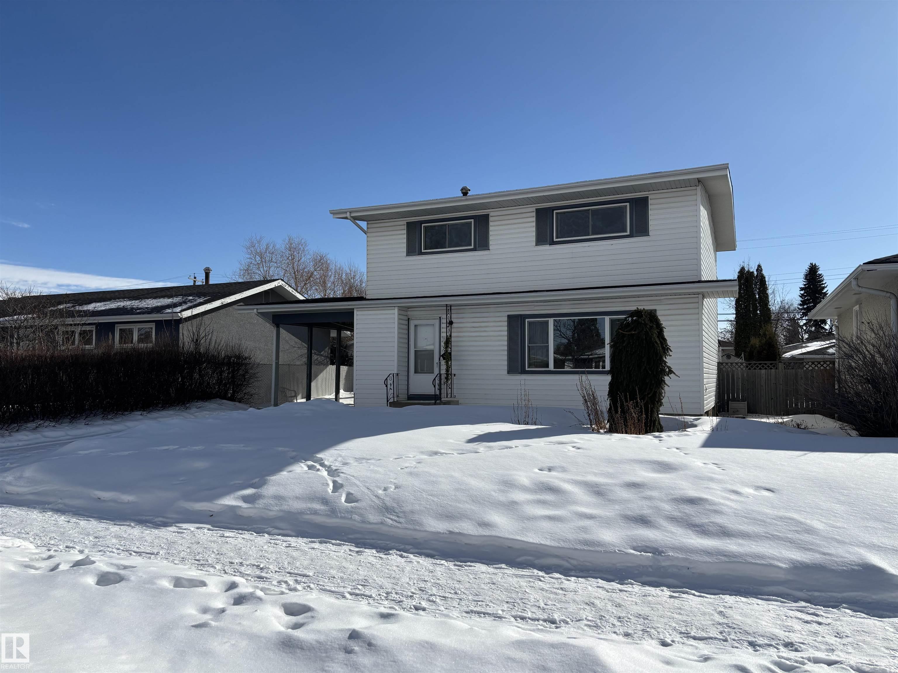 Photo 2 at 11427 44a Avenue NW, Royal Gardens, Edmonton