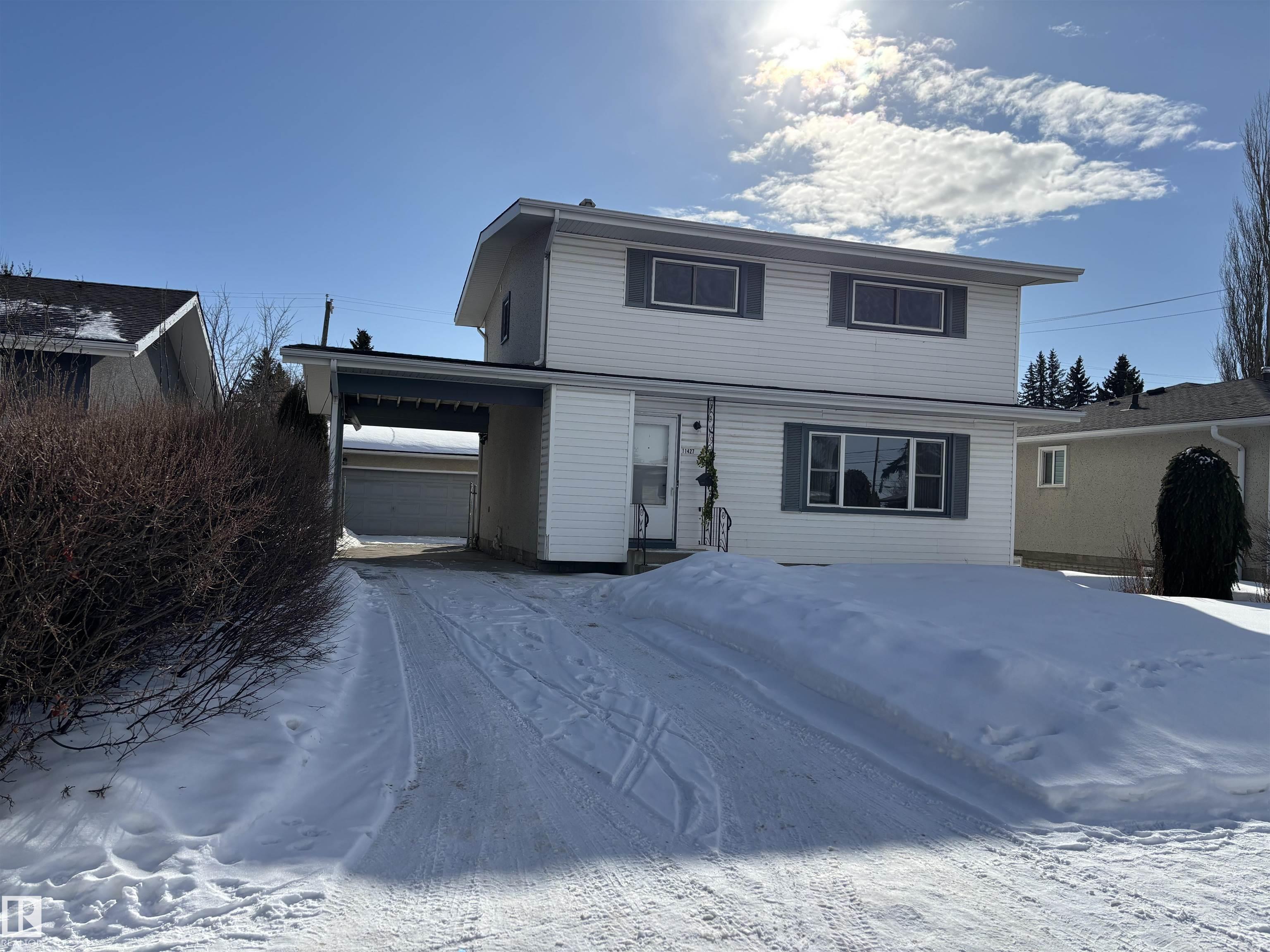 Photo 3 at 11427 44a Avenue NW, Royal Gardens, Edmonton