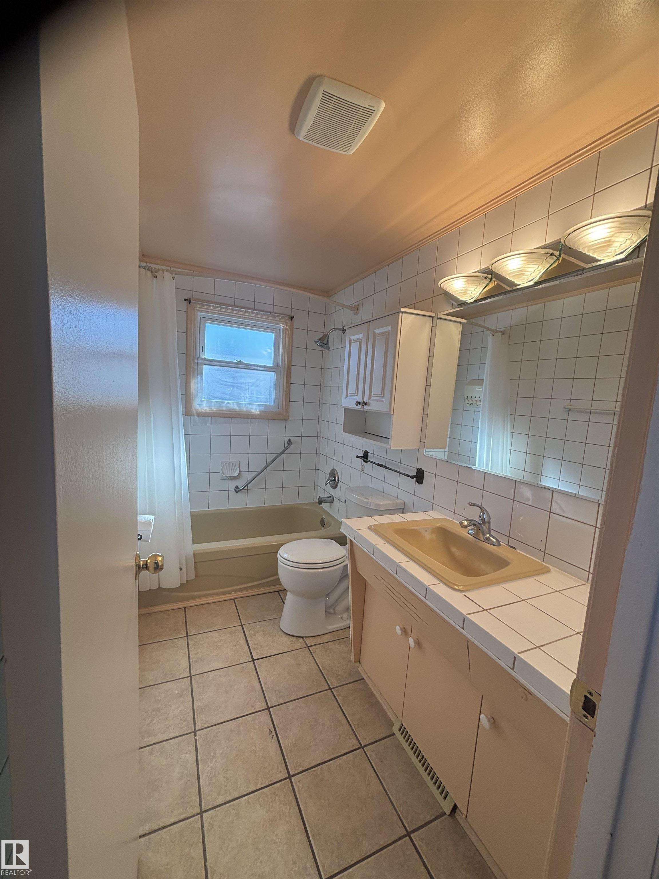 Photo 26 at 11427 44a Avenue NW, Royal Gardens, Edmonton