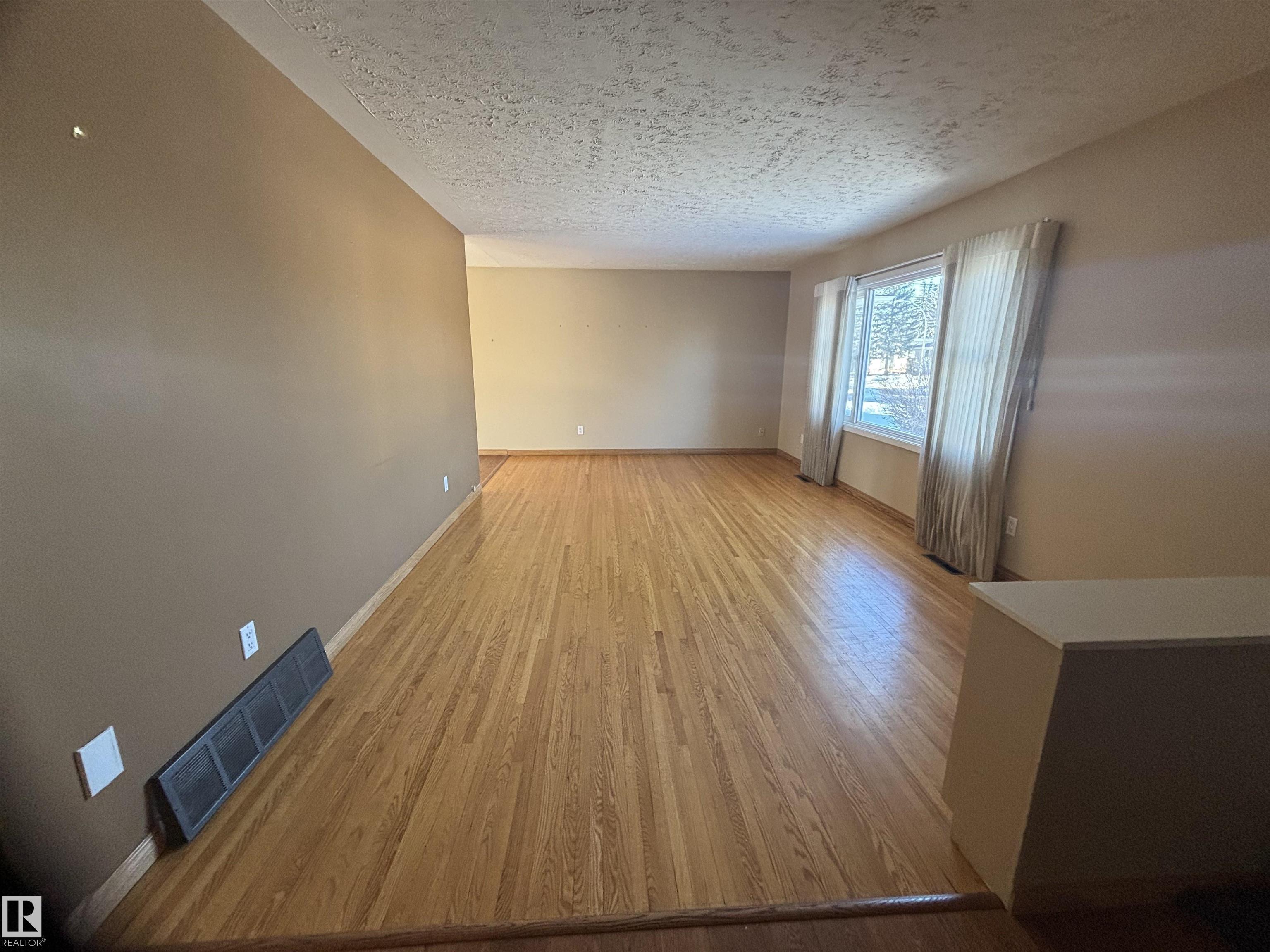 Photo 5 at 11427 44a Avenue NW, Royal Gardens, Edmonton