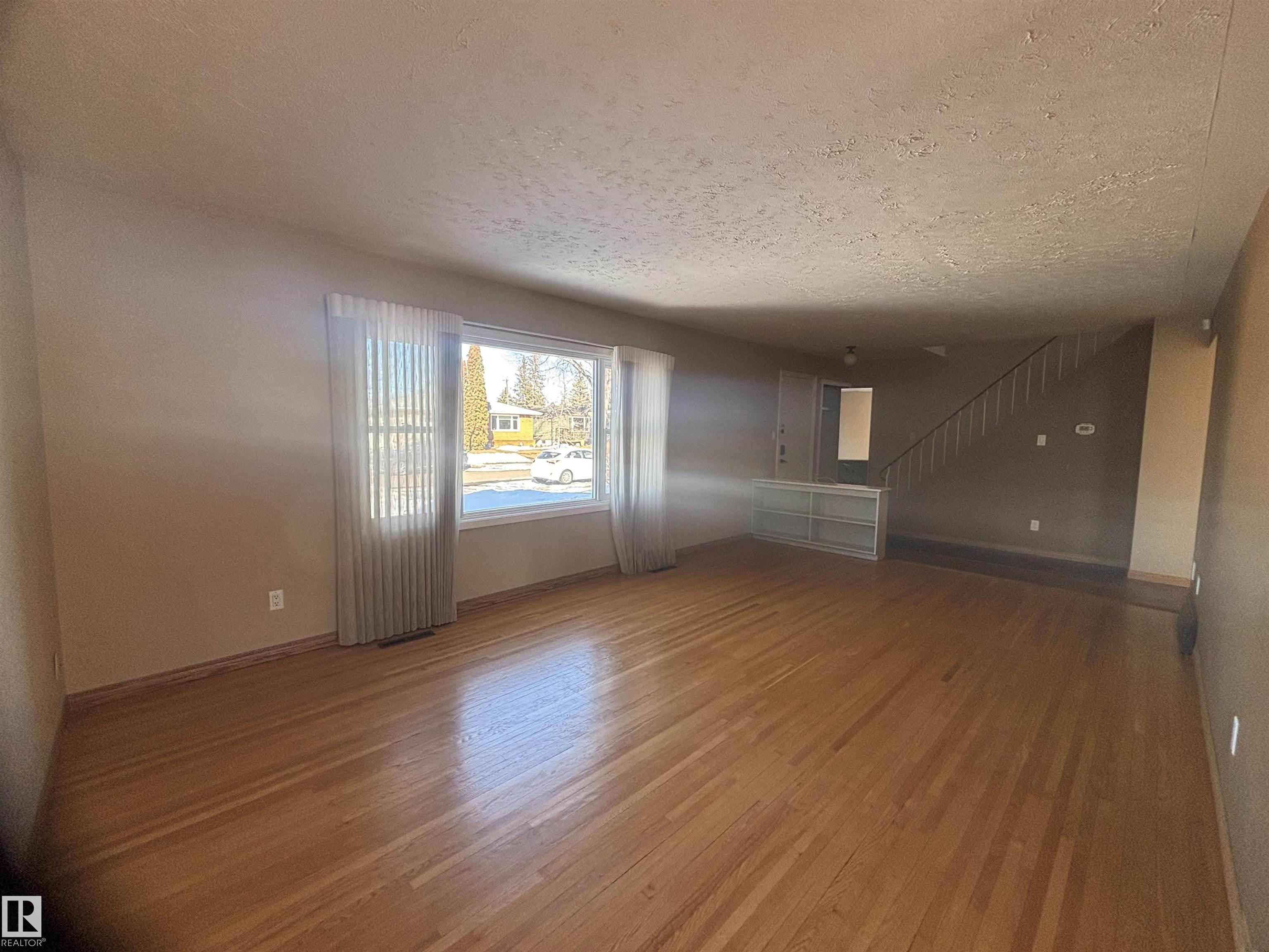 Photo 6 at 11427 44a Avenue NW, Royal Gardens, Edmonton