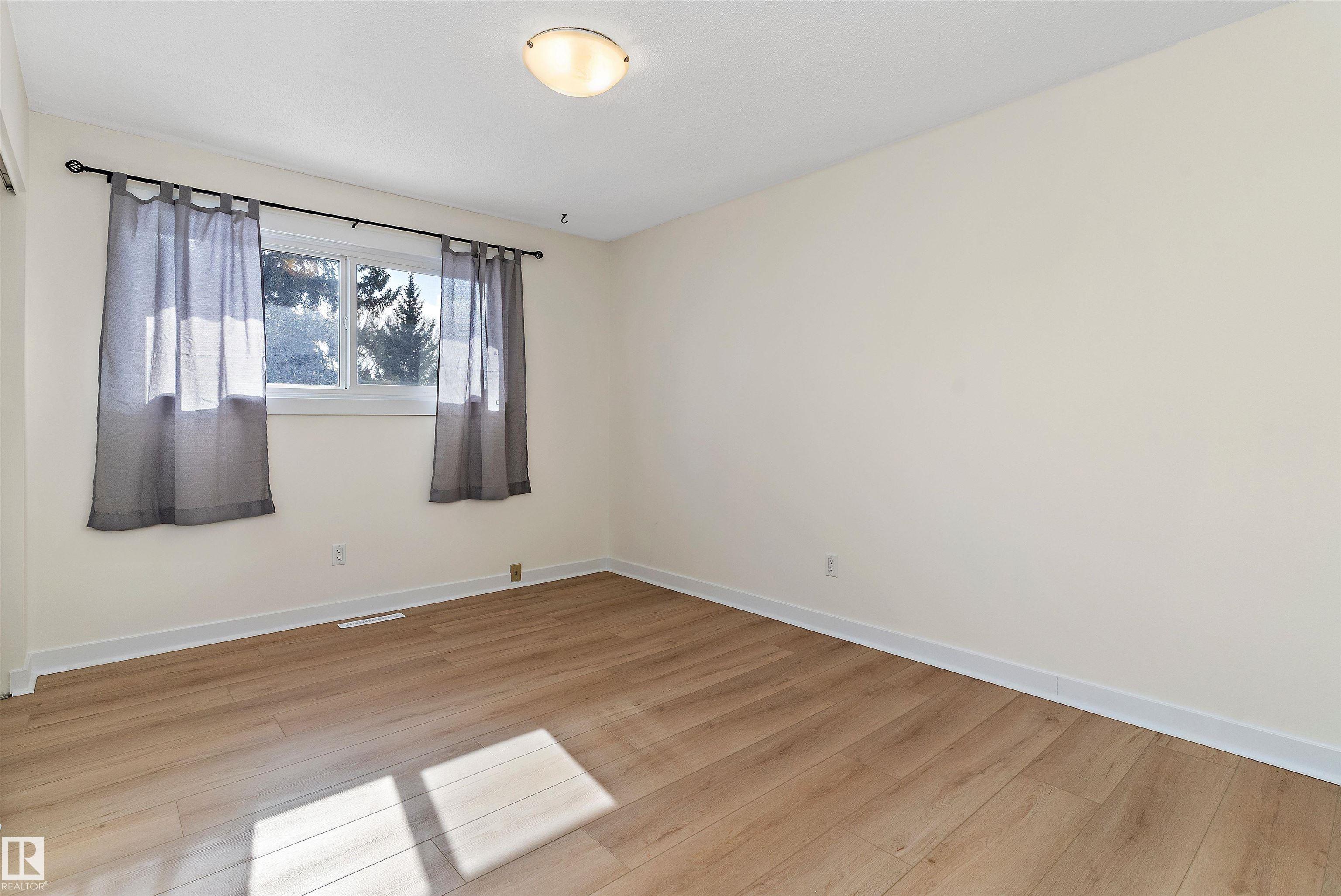 Photo 23 at 10951 35a Avenue NW, Duggan, Edmonton