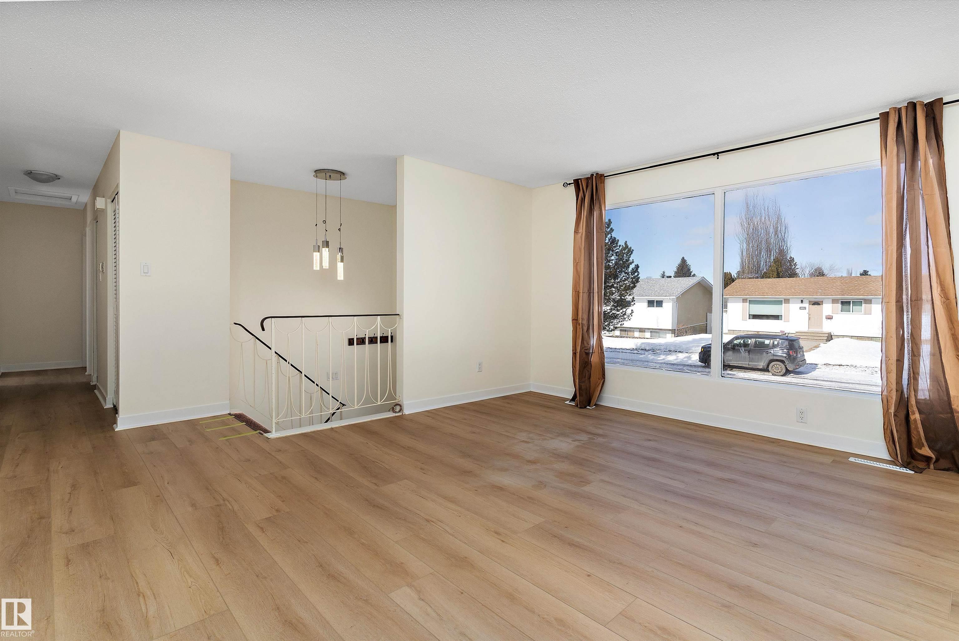 Photo 5 at 10951 35a Avenue NW, Duggan, Edmonton